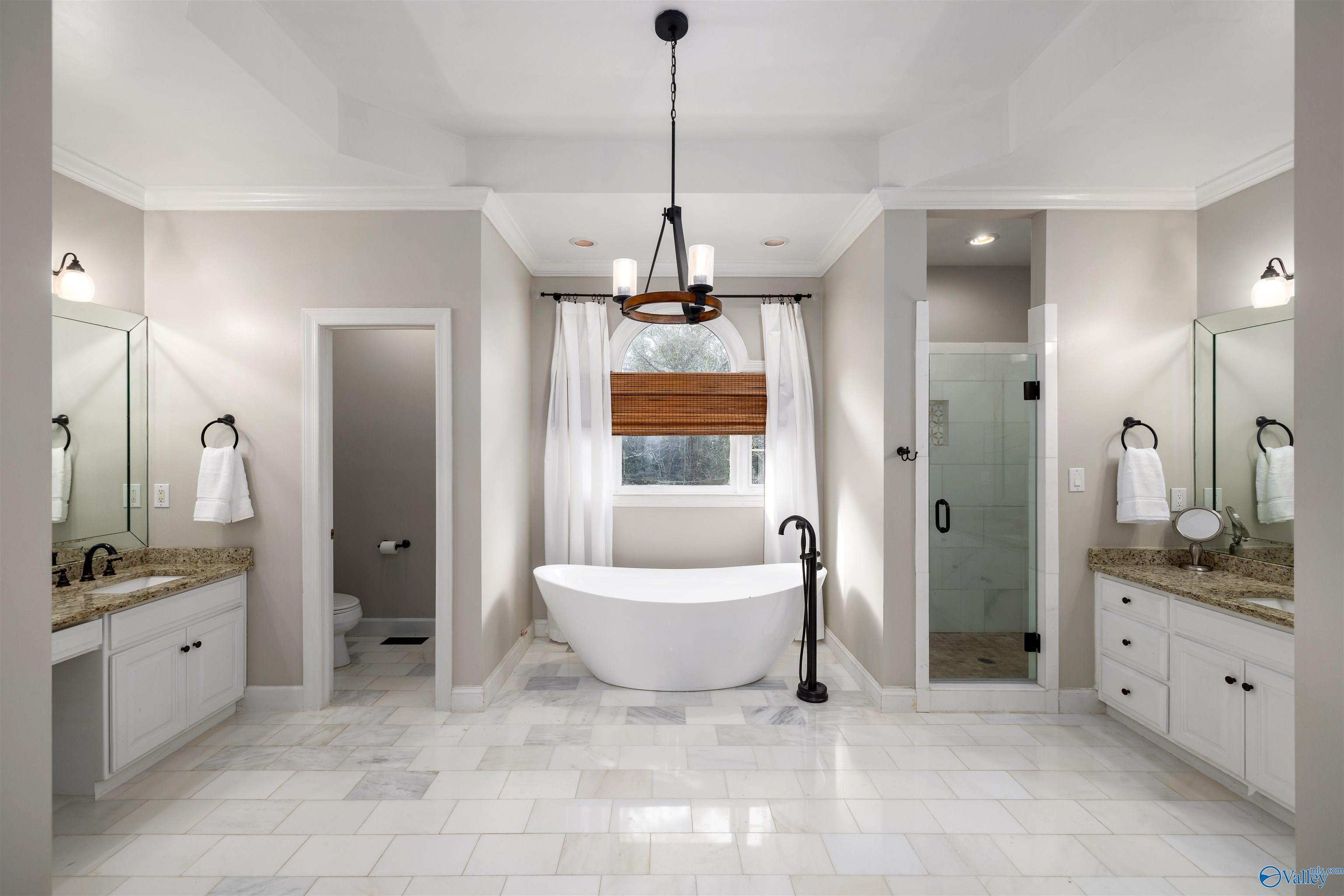 2213 Hidden Ridge Circle