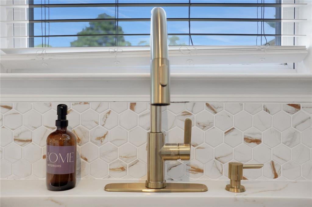 3552 Clear Creek Crossing NW