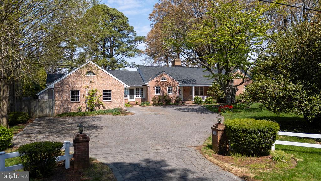 103 N Harbor Rd