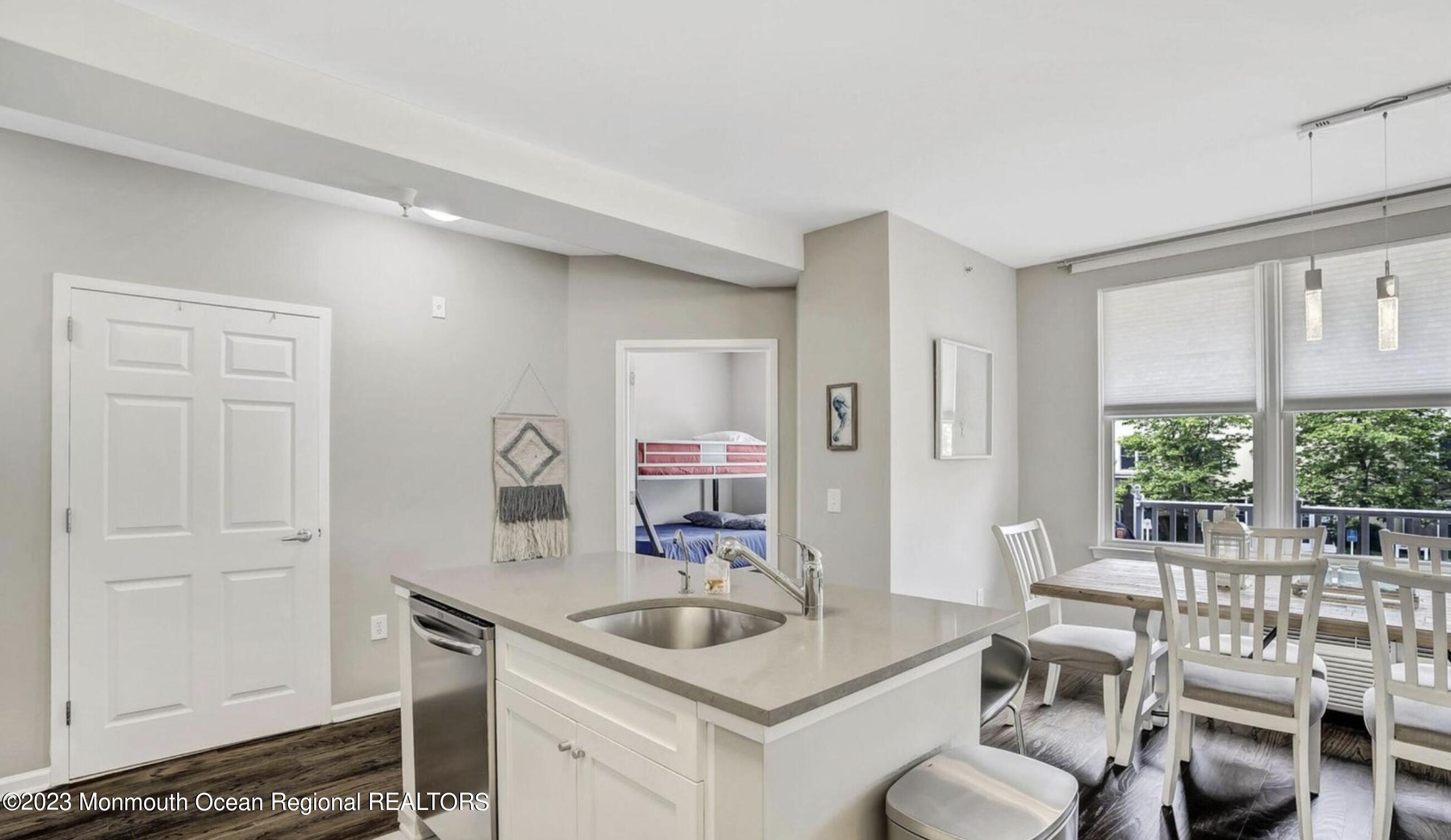 55 Melrose Terrace, 216