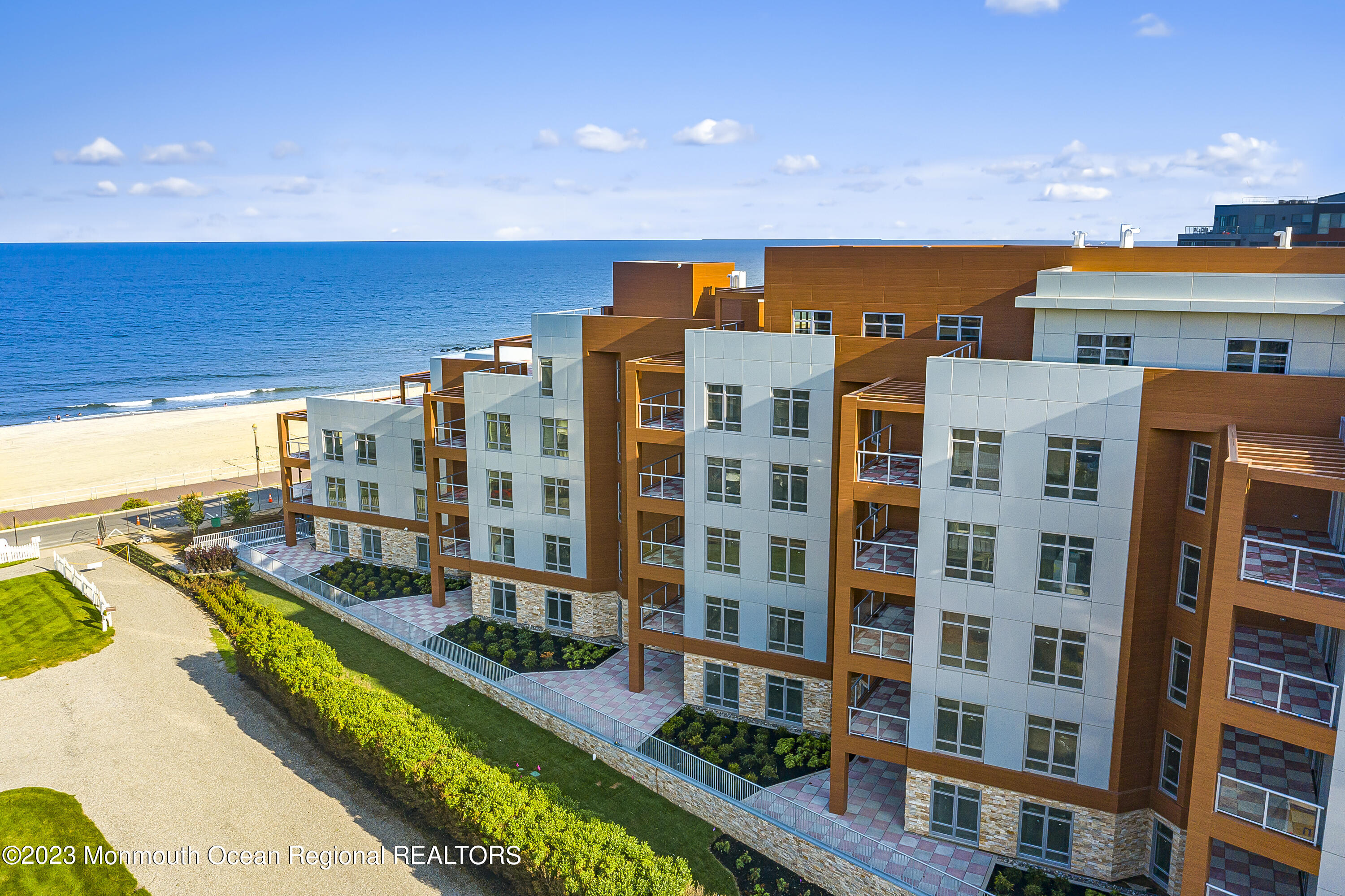 345 Ocean Boulevard, 401