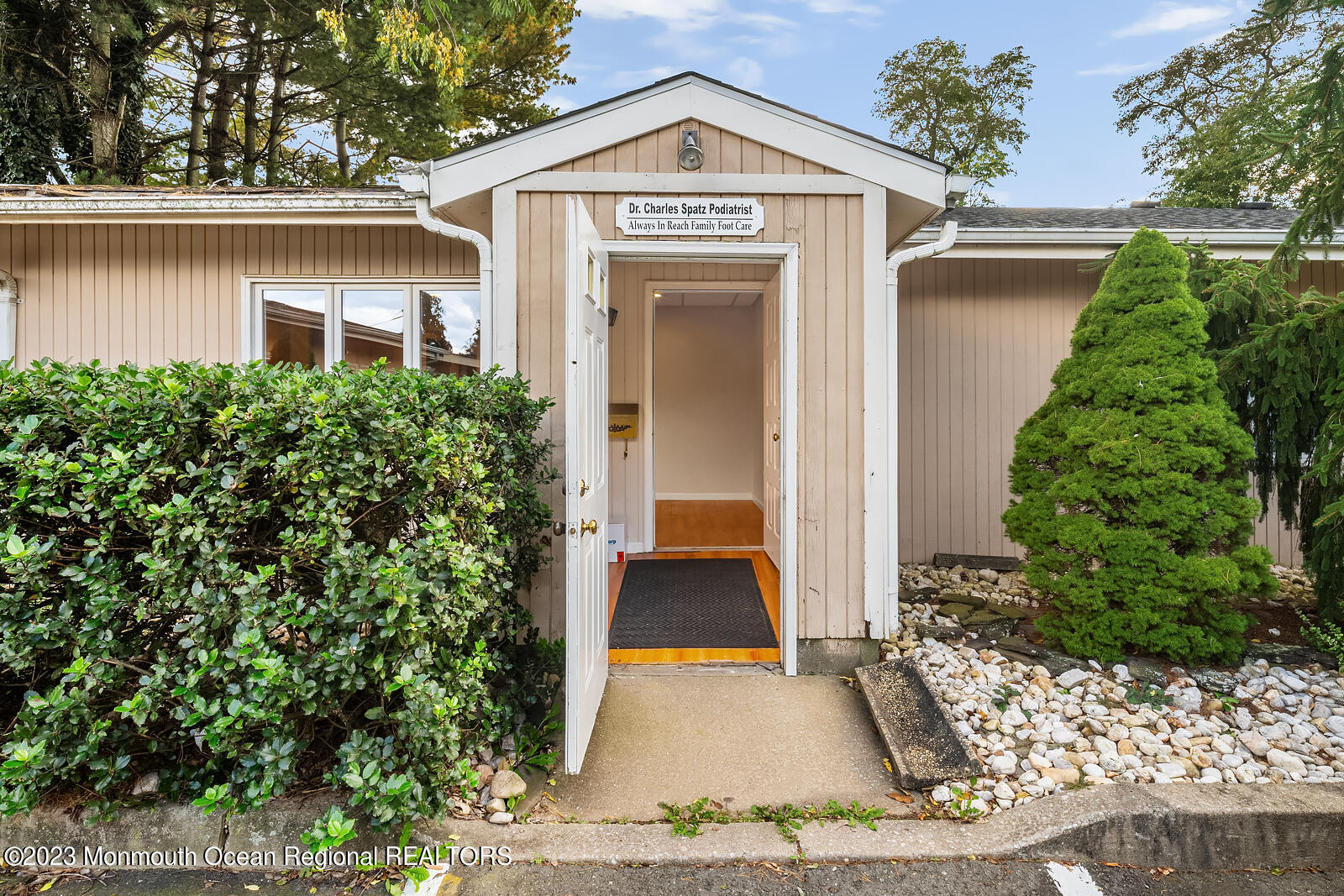 80 Hazlet Avenue Unit: 6