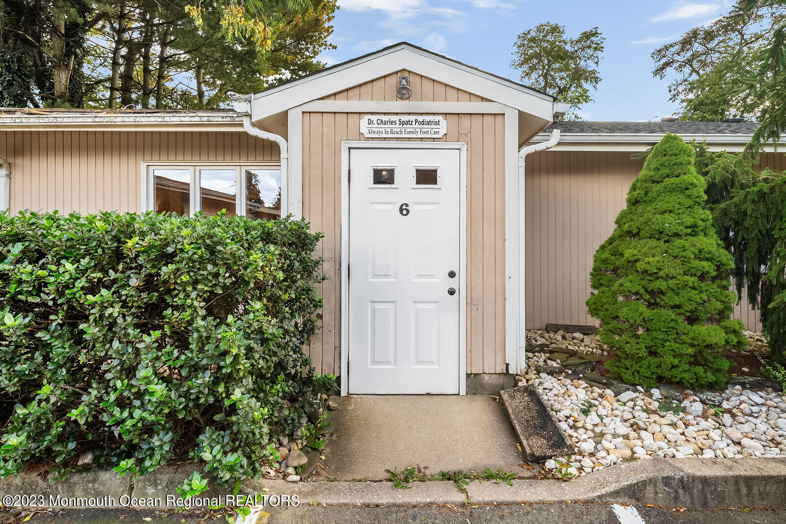 80 Hazlet Avenue Unit: 6