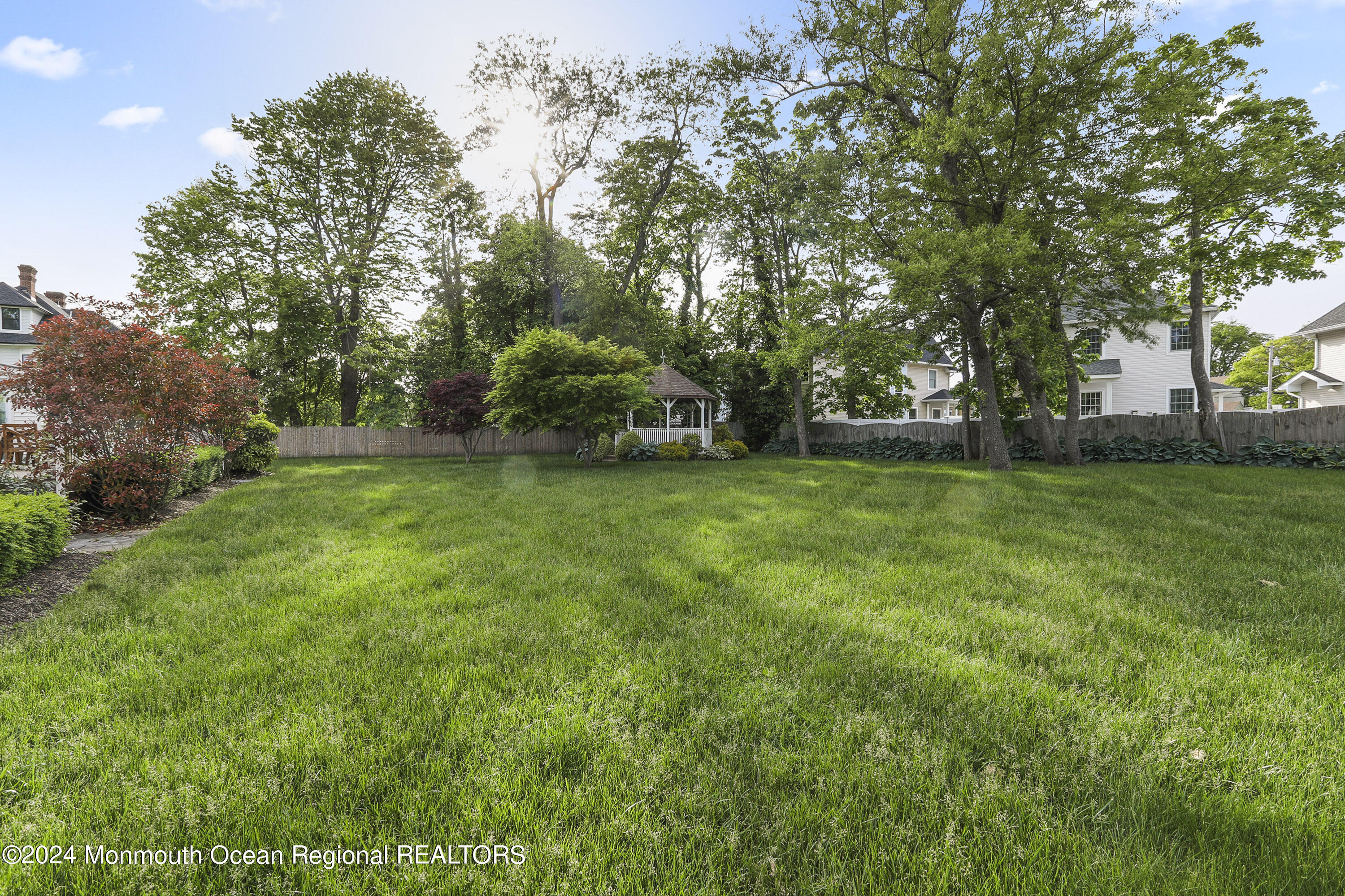 129 Franklin Avenue, Summer