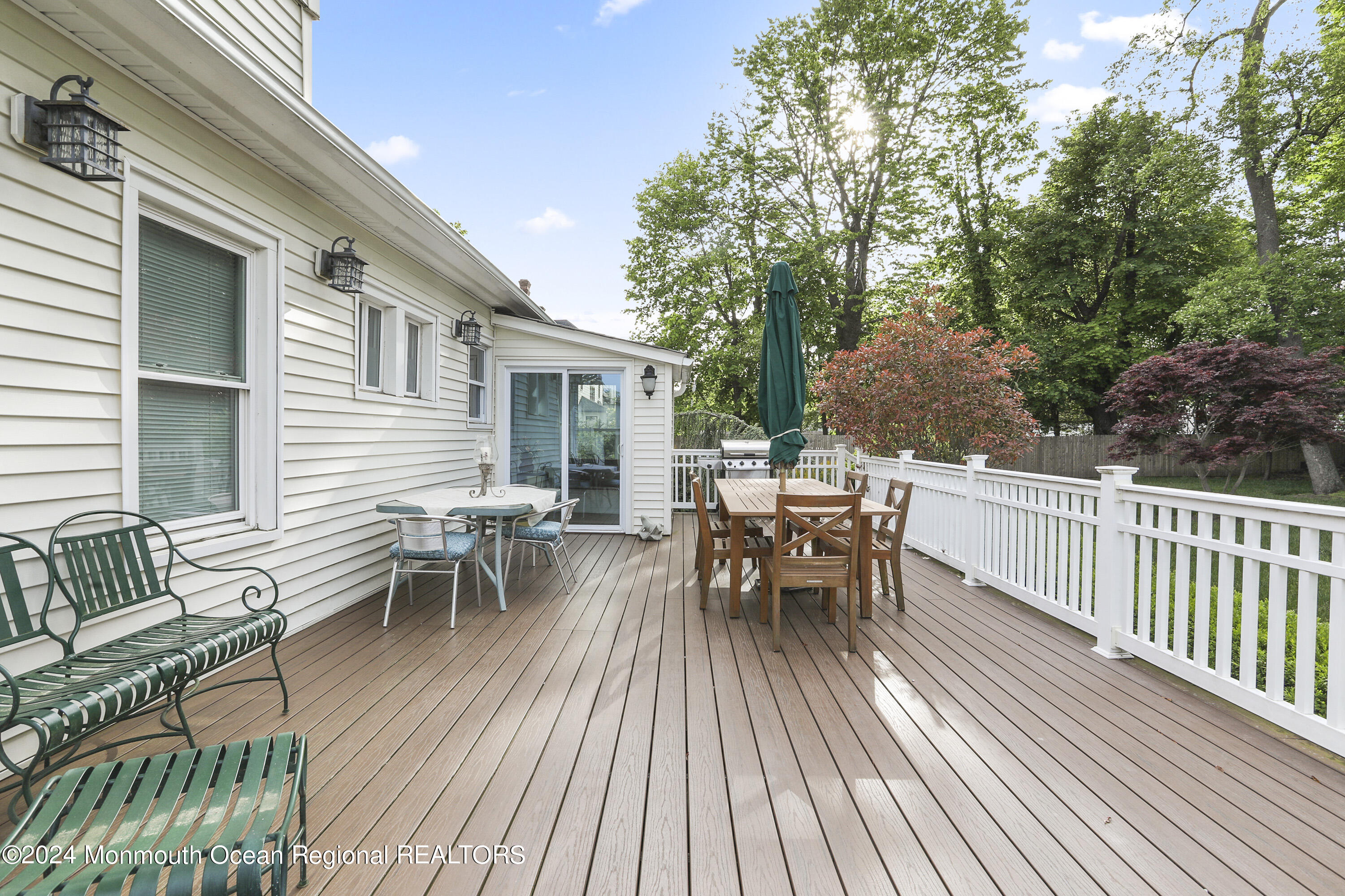 129 Franklin Avenue, Summer