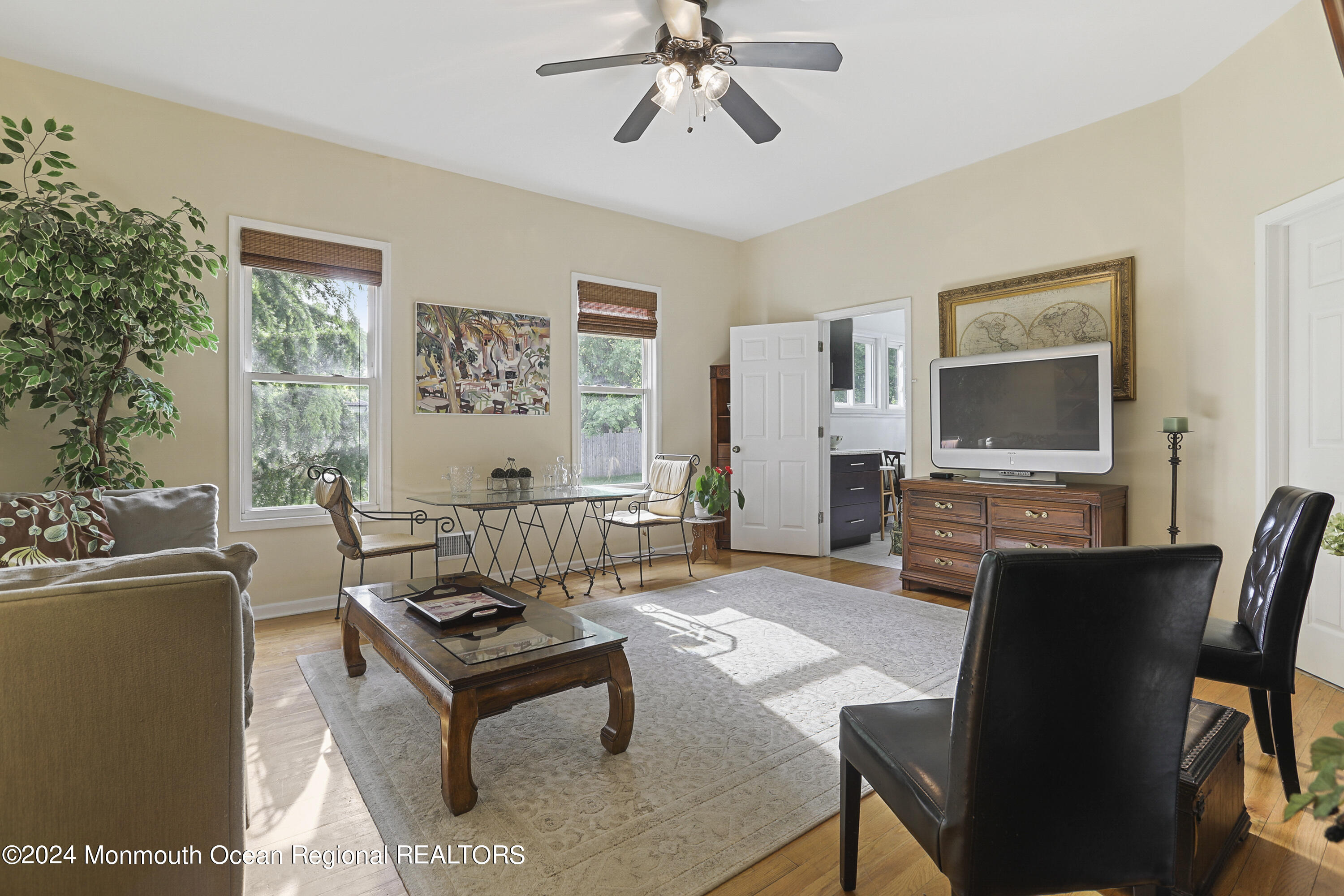 129 Franklin Avenue, Summer