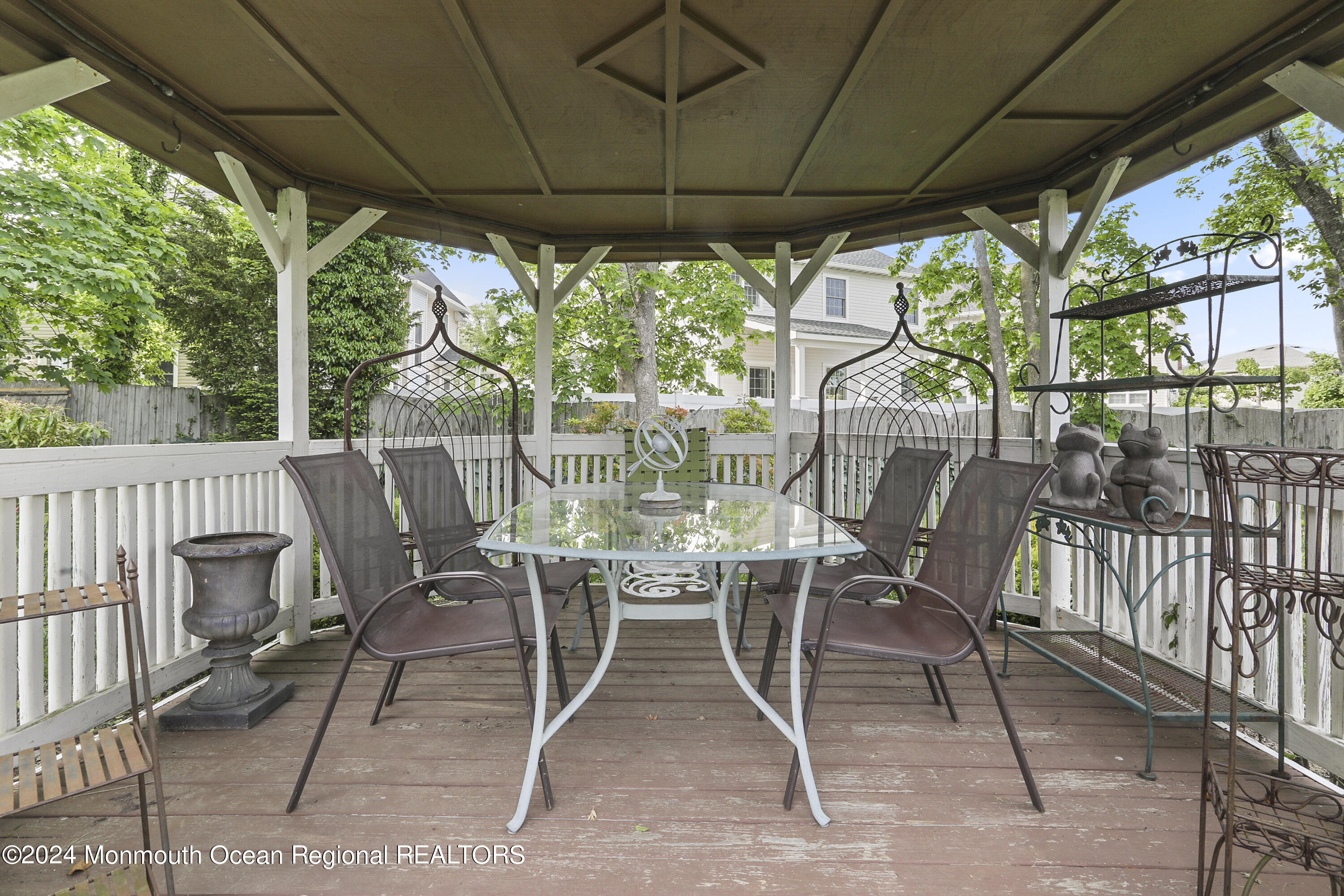 129 Franklin Avenue, Summer