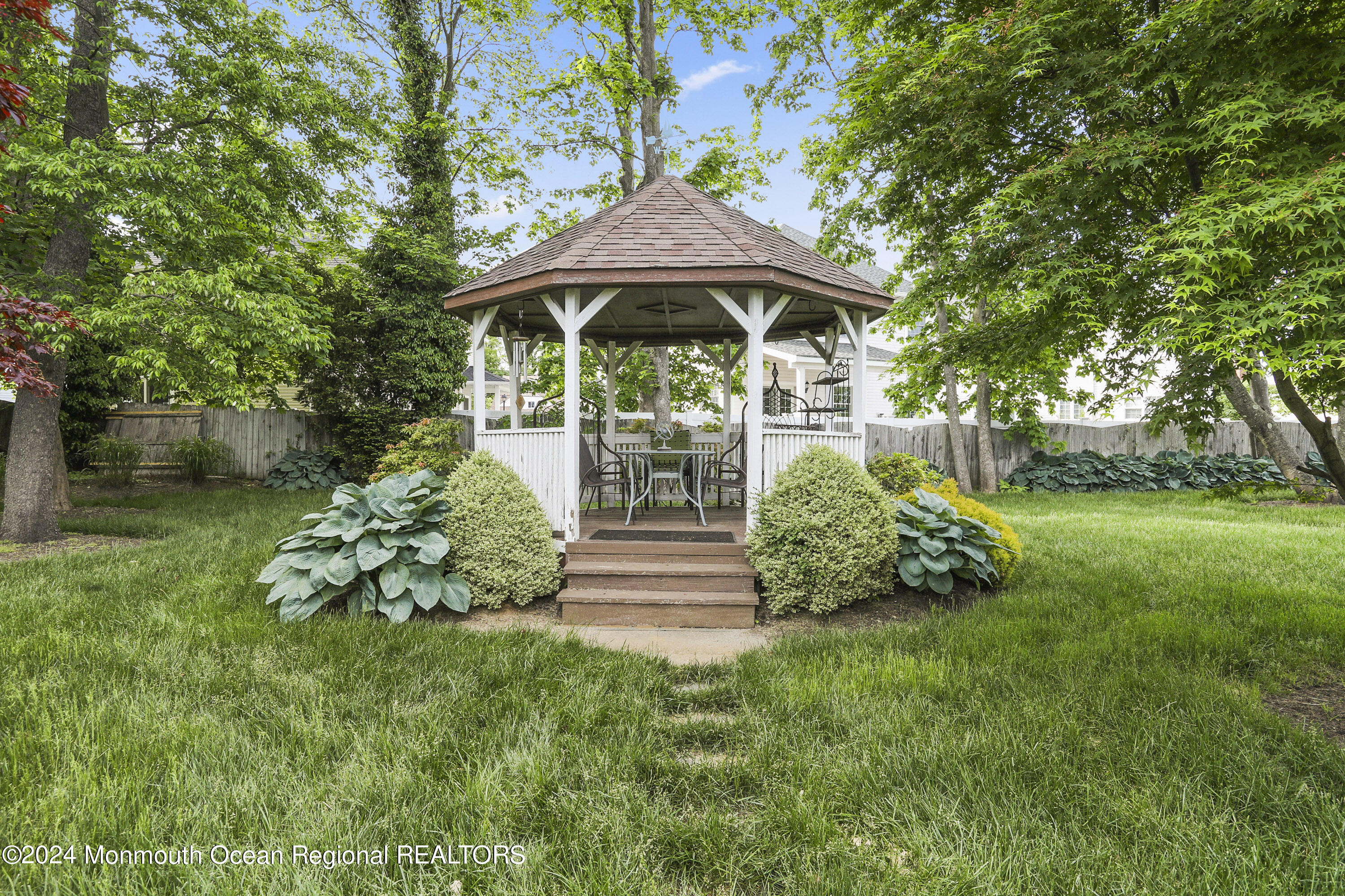 129 Franklin Avenue, Summer