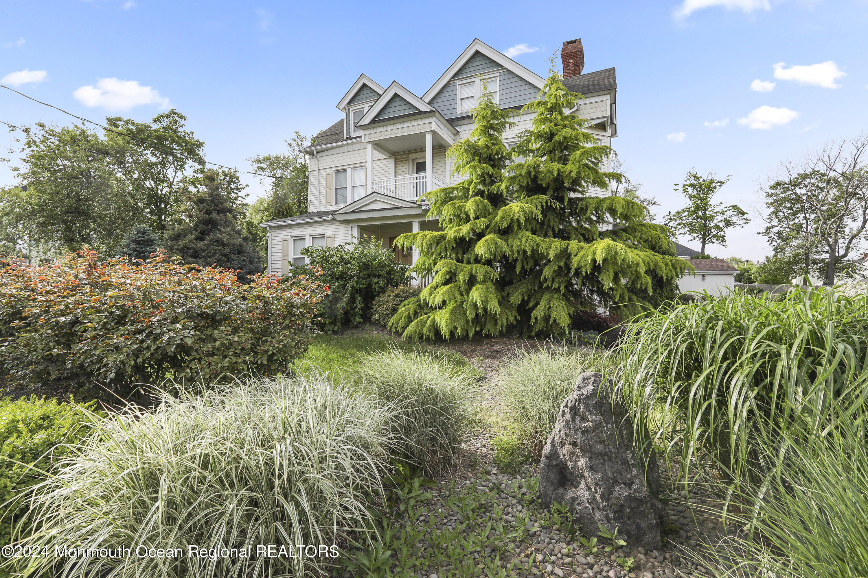 129 Franklin Avenue, Summer