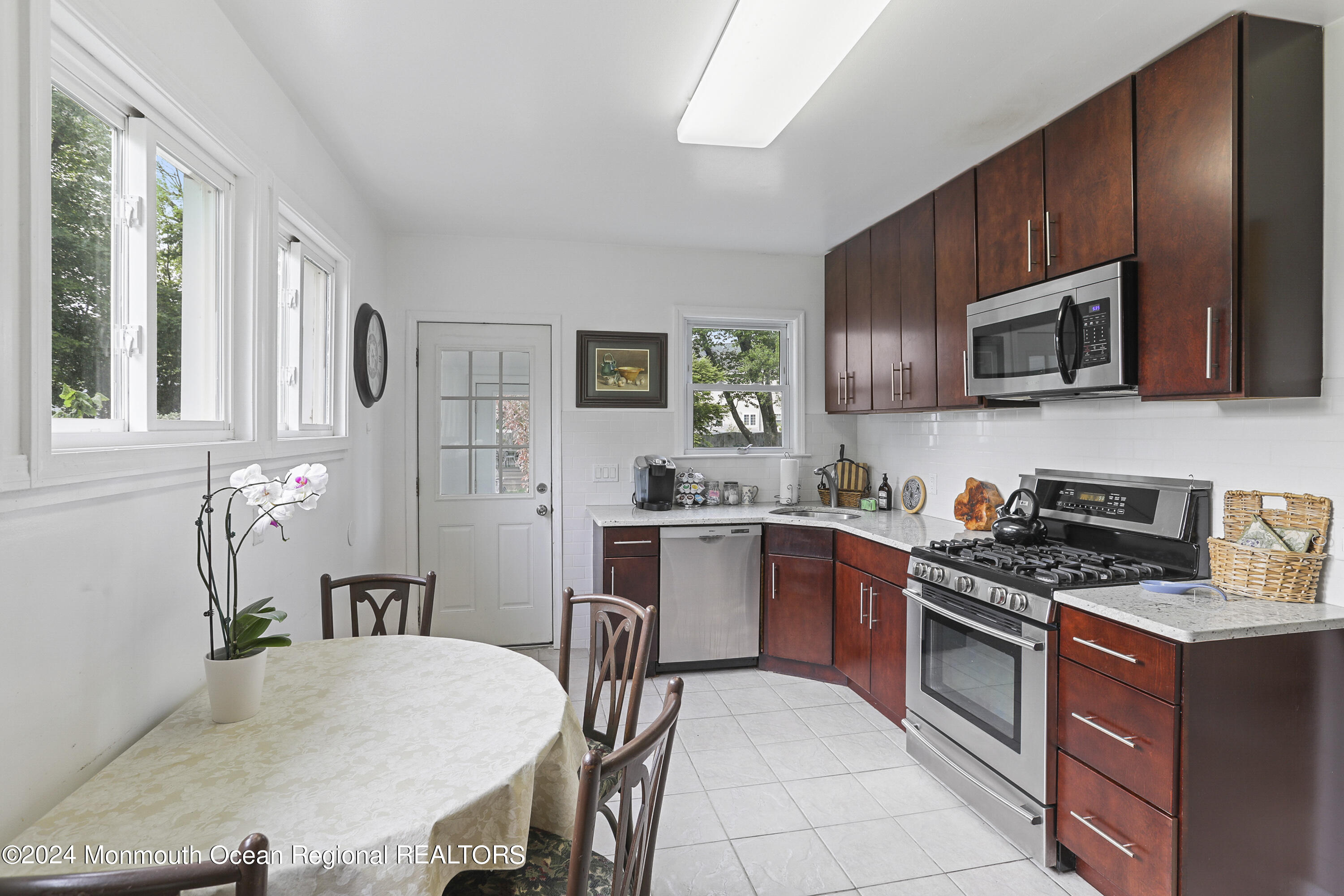 129 Franklin Avenue, Summer