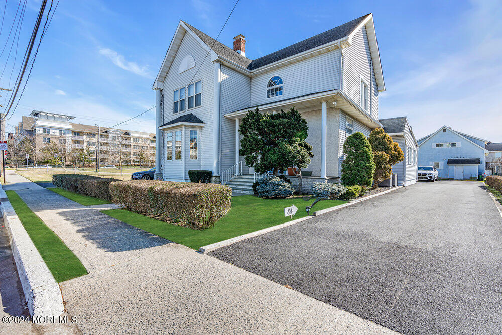 82 Chelsea Avenue