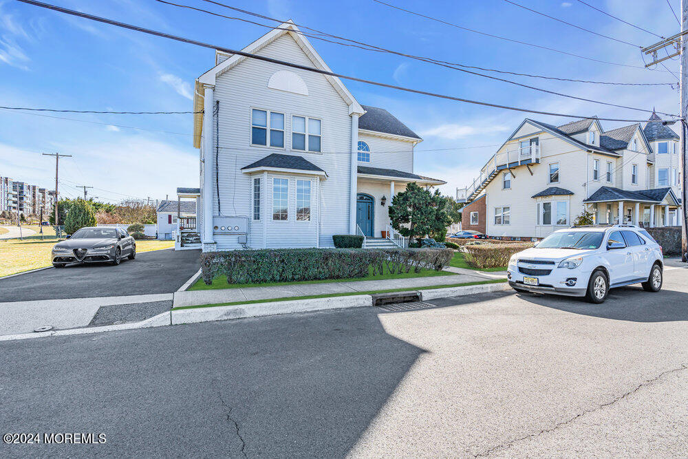 82 Chelsea Avenue