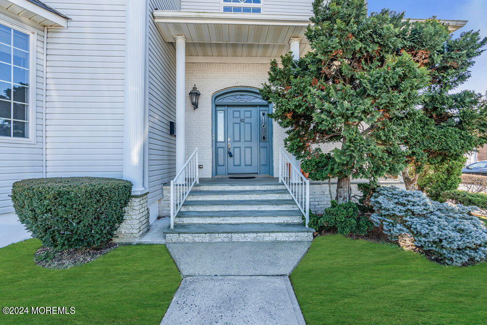82 Chelsea Avenue
