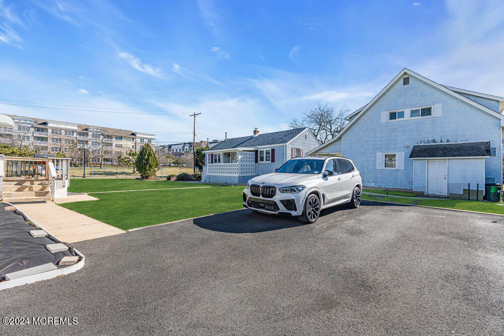 82 Chelsea Avenue