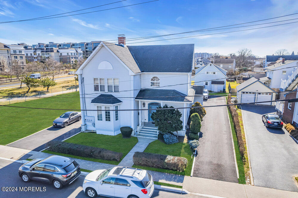 82 Chelsea Avenue