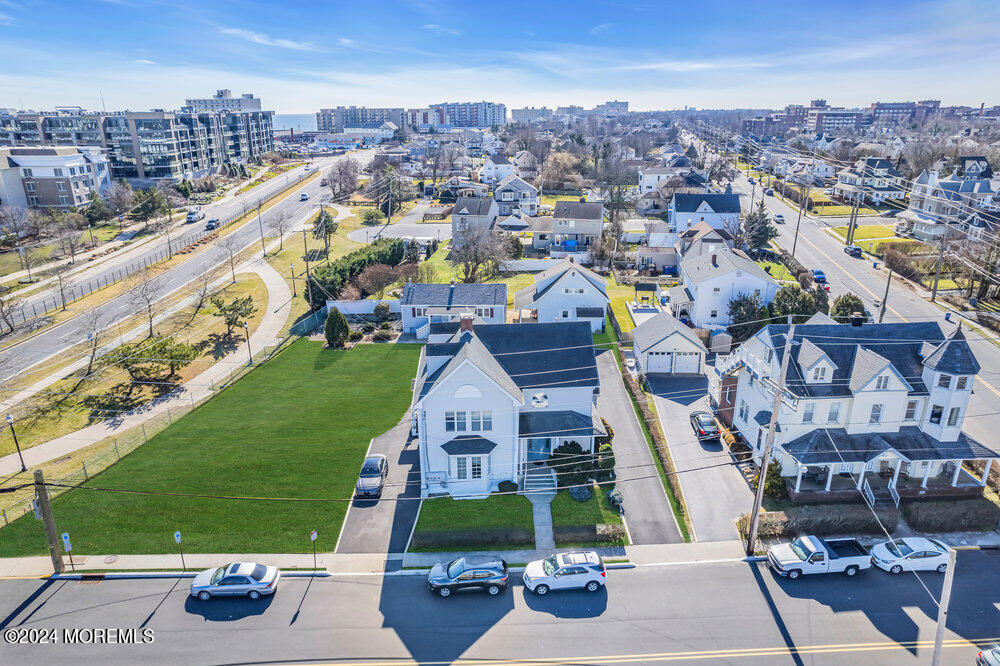 82 Chelsea Avenue