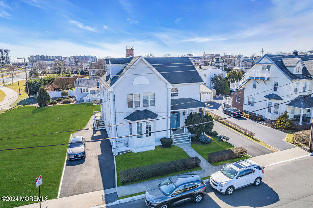 82 Chelsea Avenue