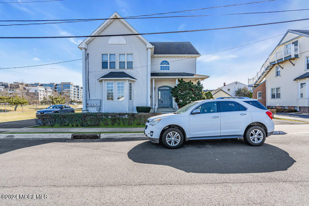 82 Chelsea Avenue