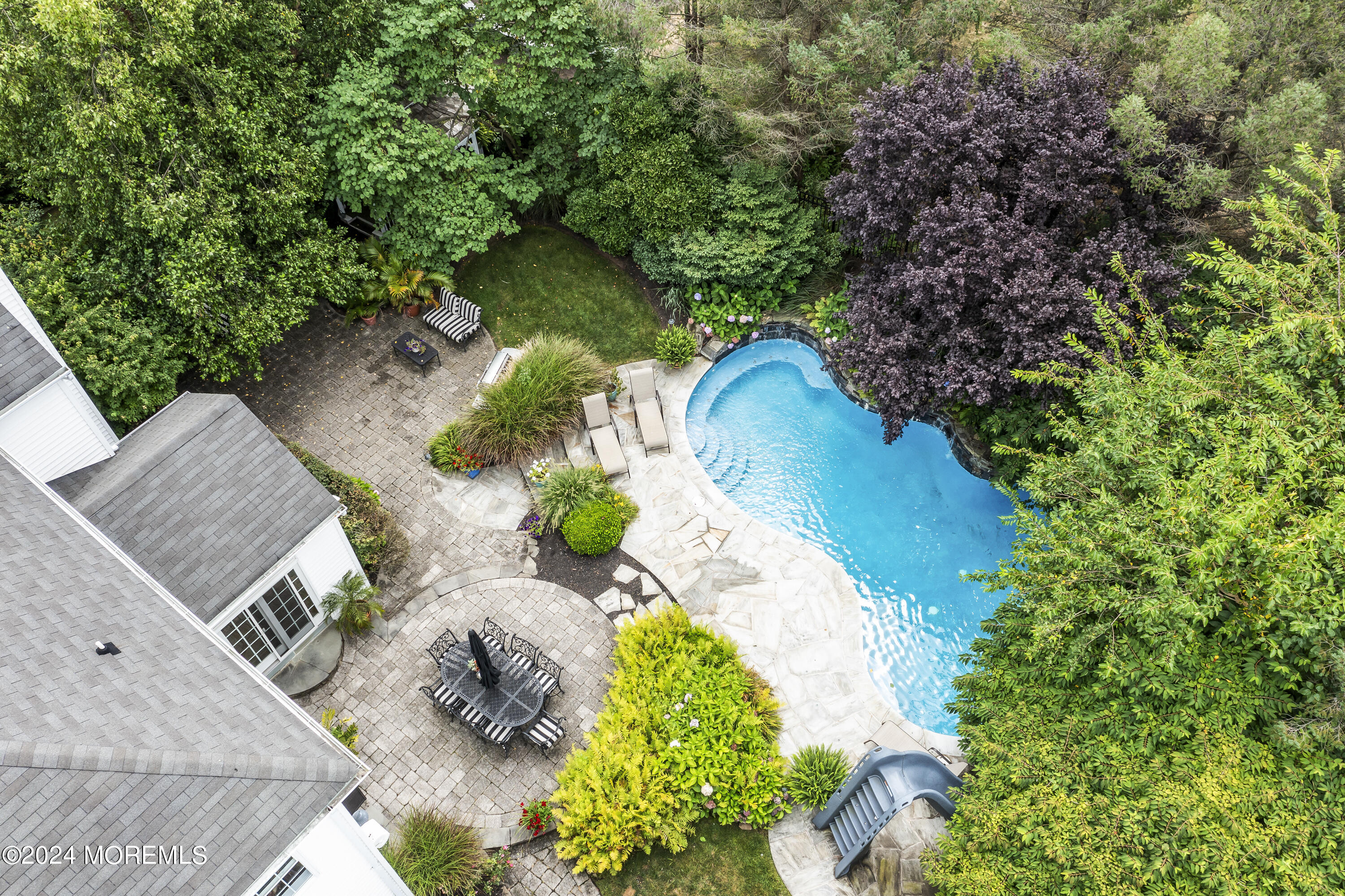 11 Maidenstone Drive