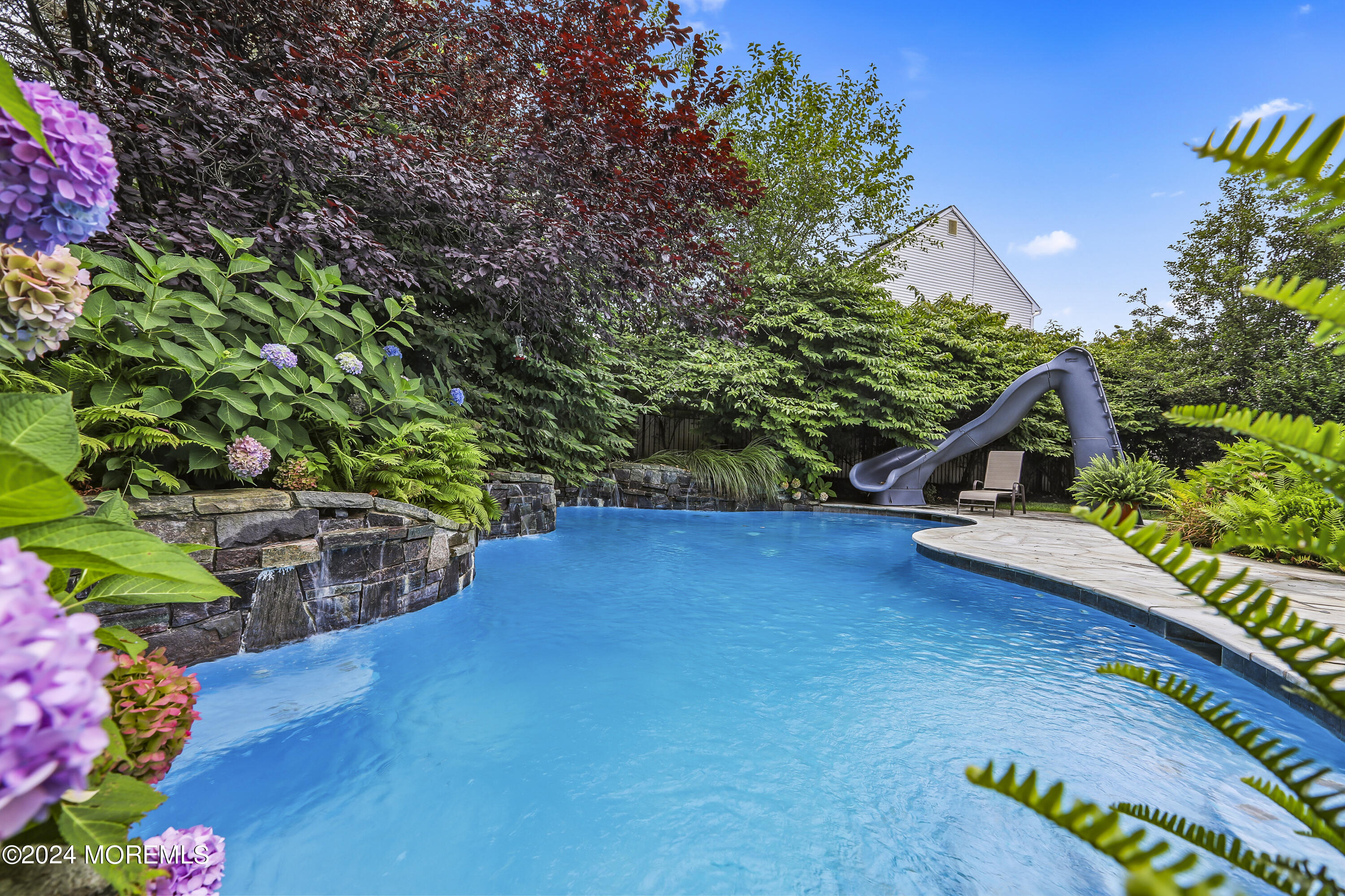 11 Maidenstone Drive