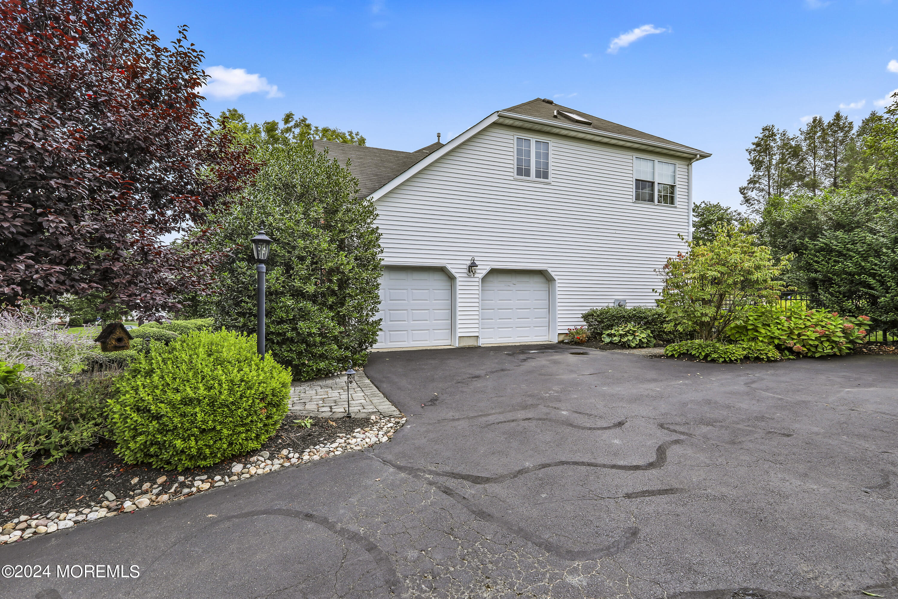 11 Maidenstone Drive