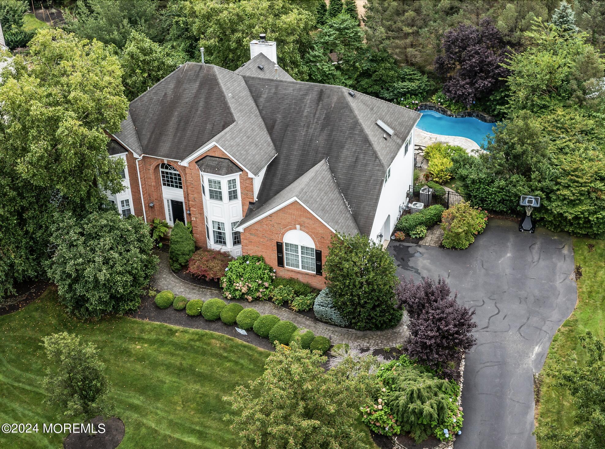 11 Maidenstone Drive