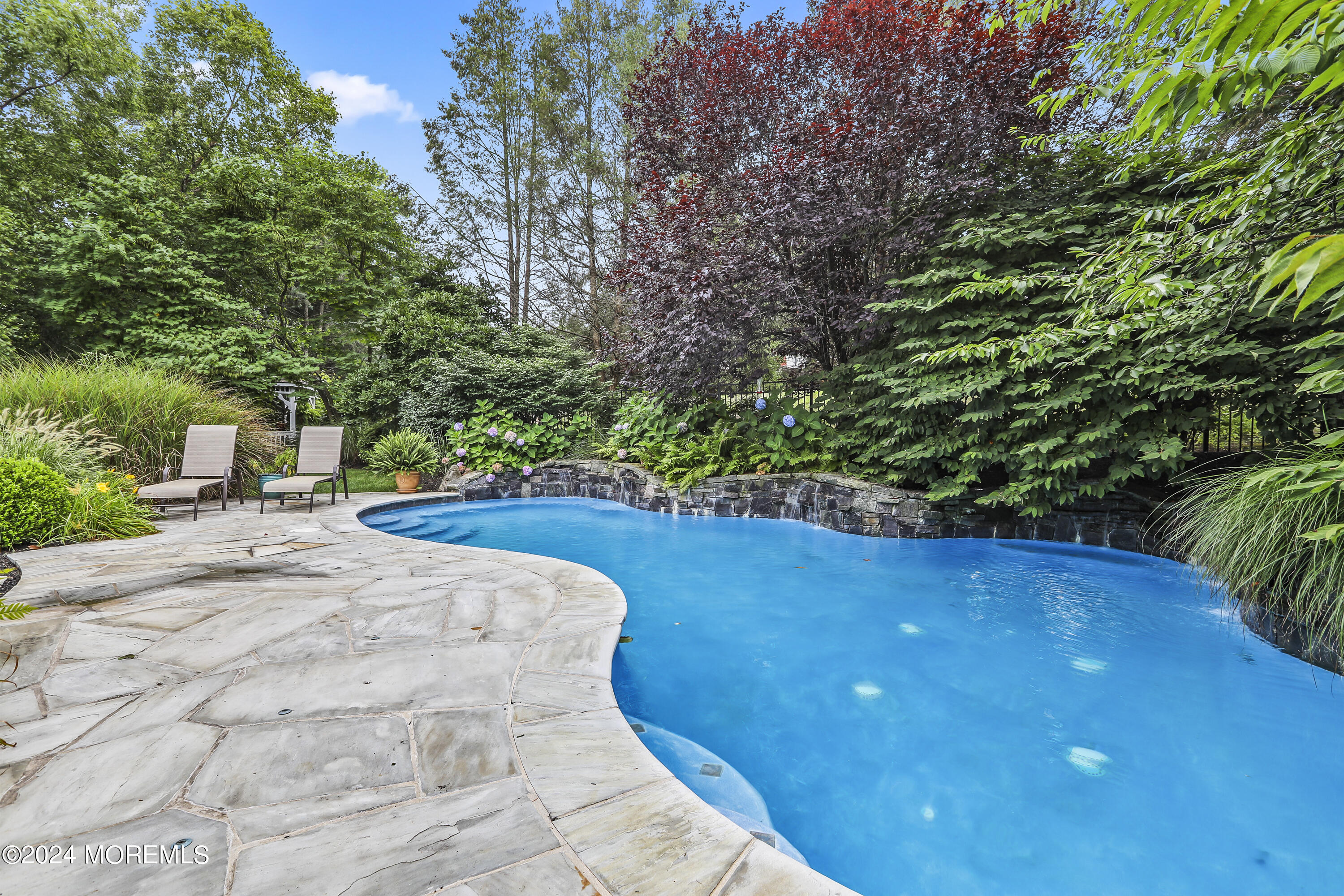 11 Maidenstone Drive