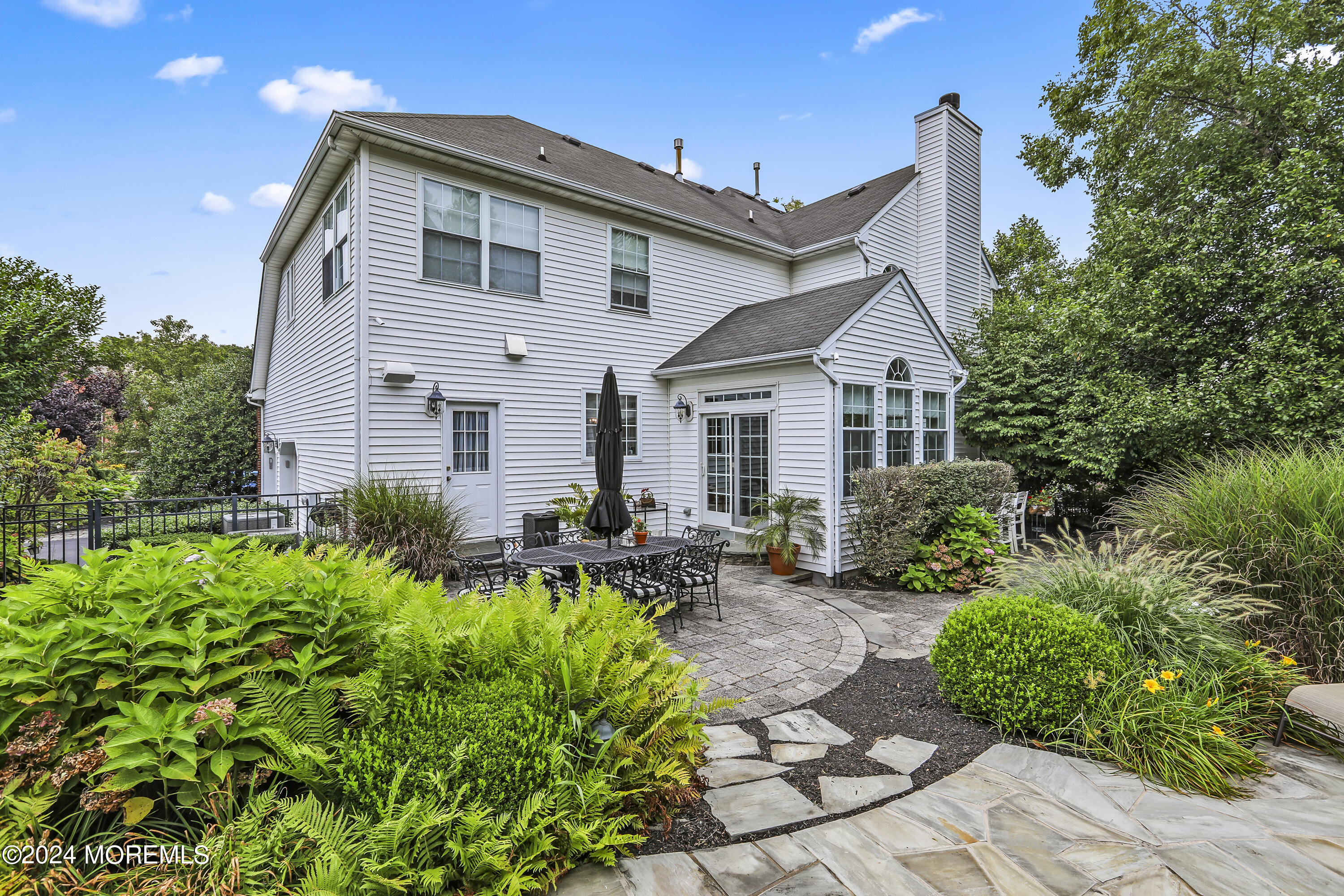 11 Maidenstone Drive