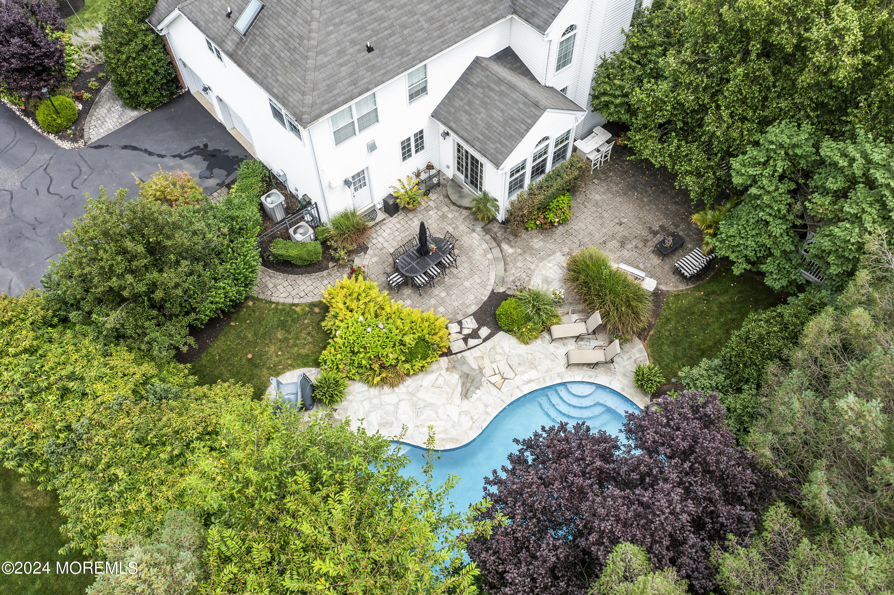 11 Maidenstone Drive