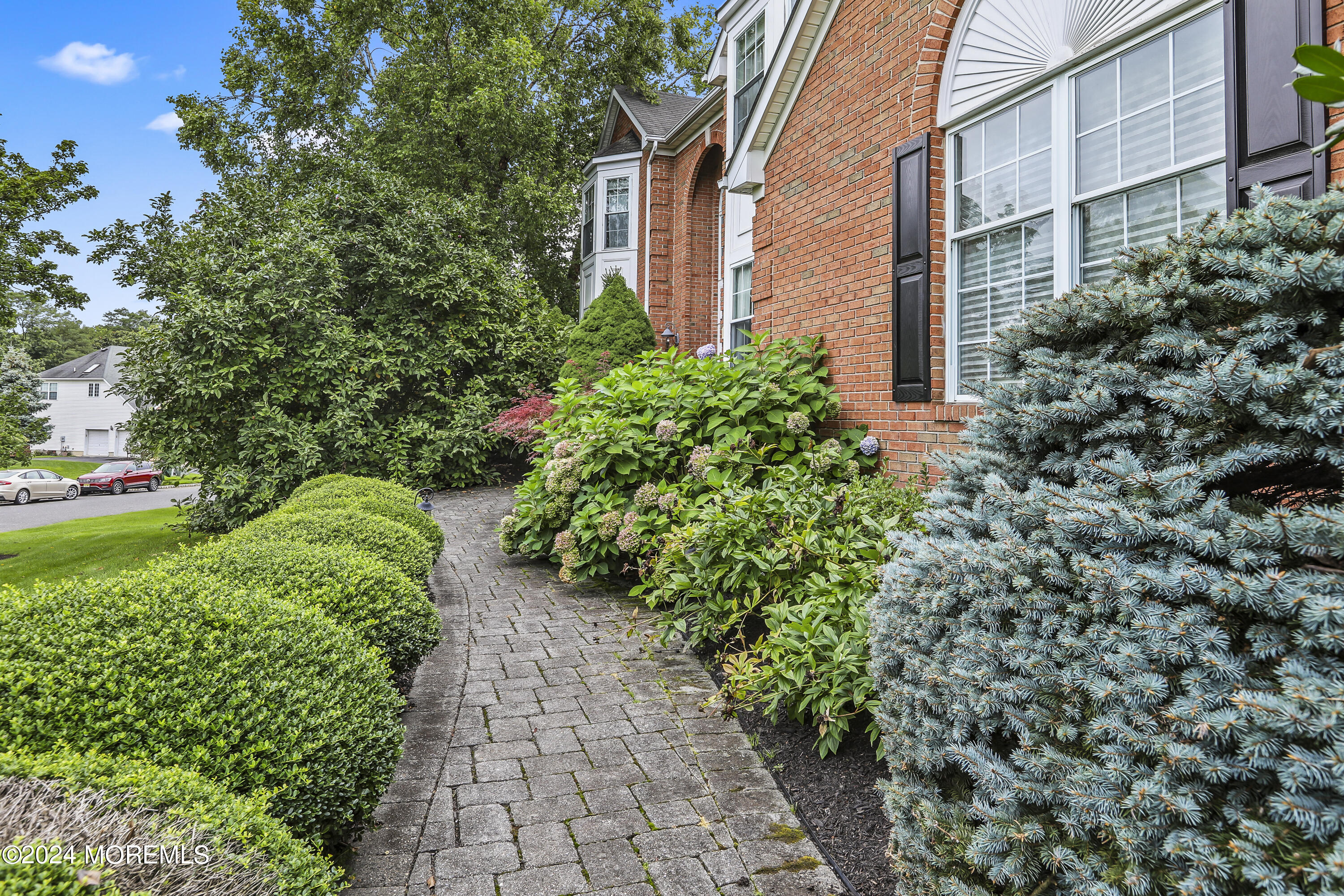 11 Maidenstone Drive