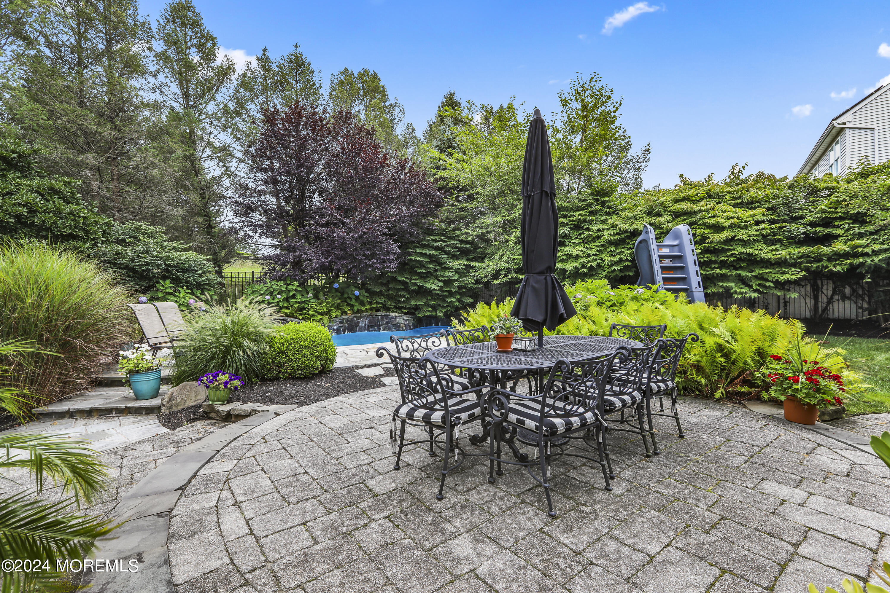 11 Maidenstone Drive