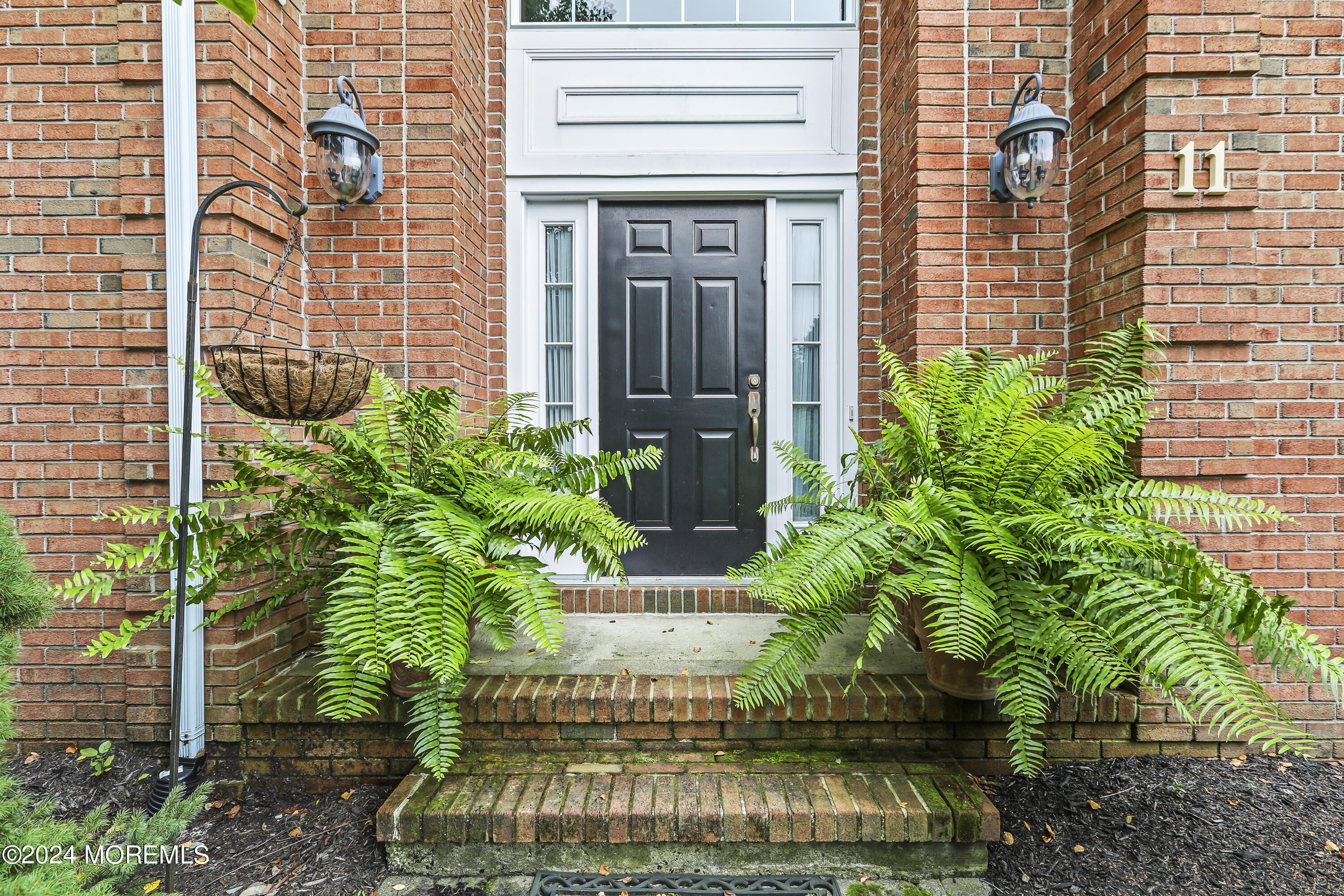 11 Maidenstone Drive