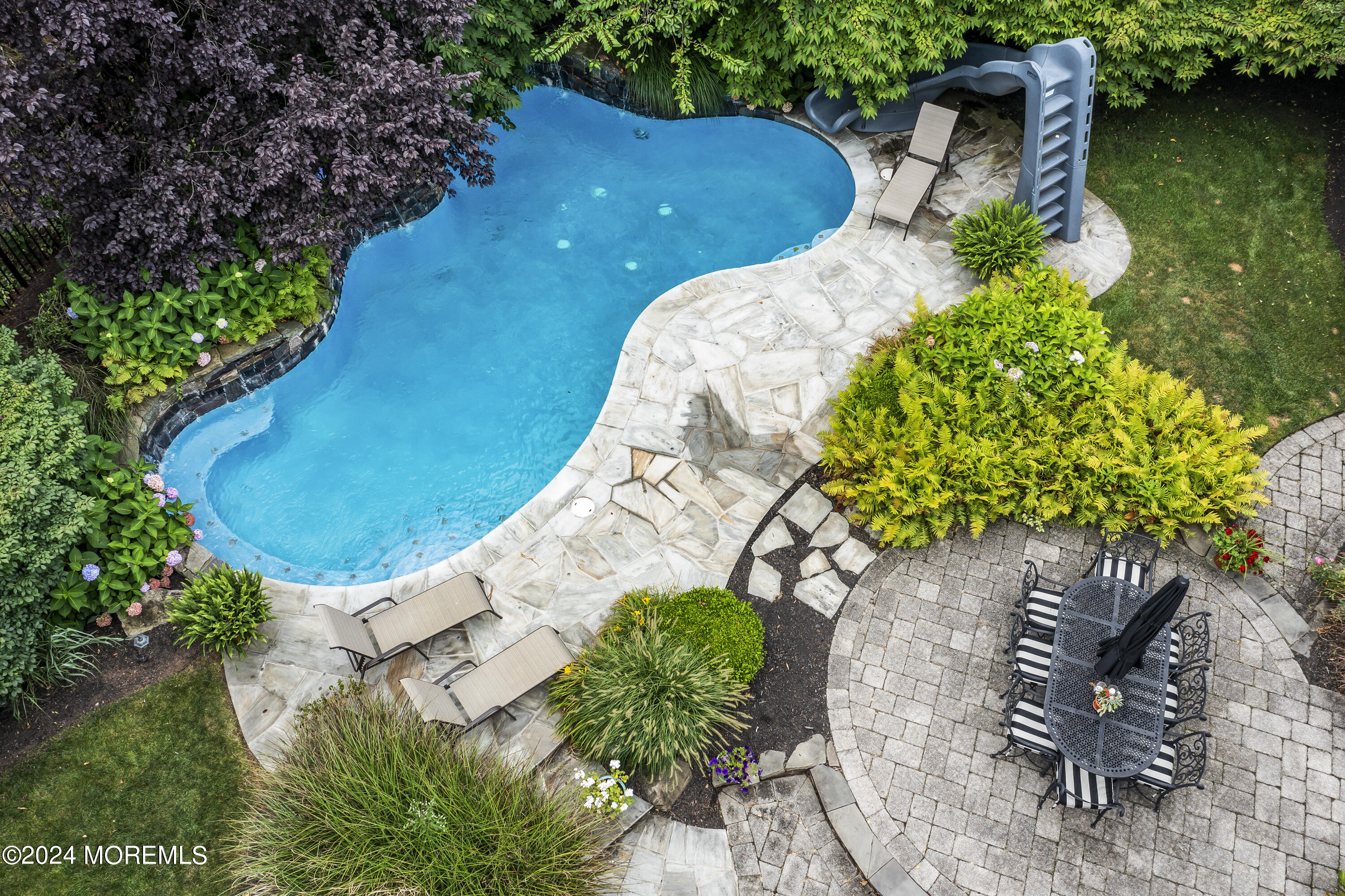 11 Maidenstone Drive