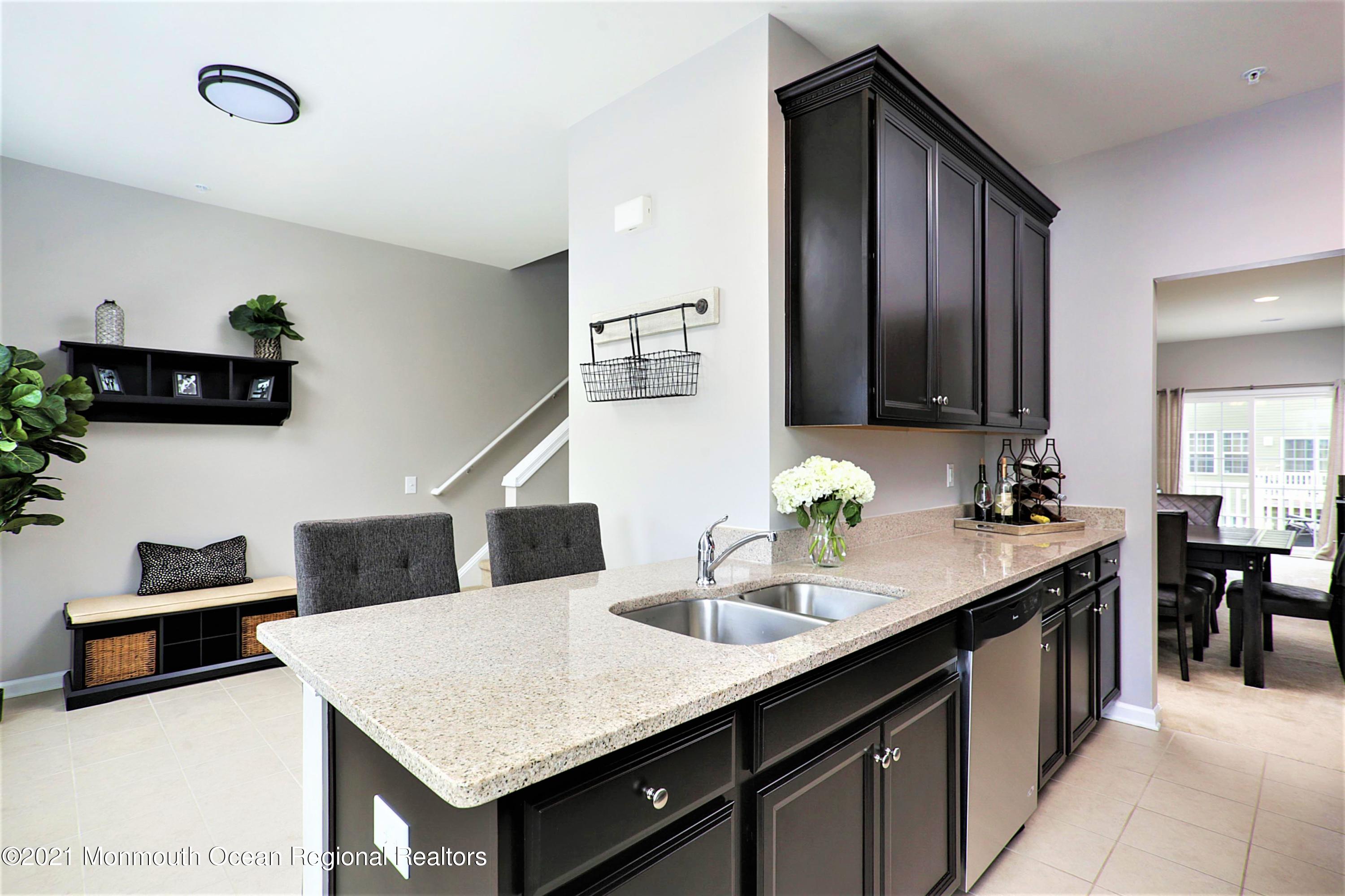 137 Beacon Lane, 605