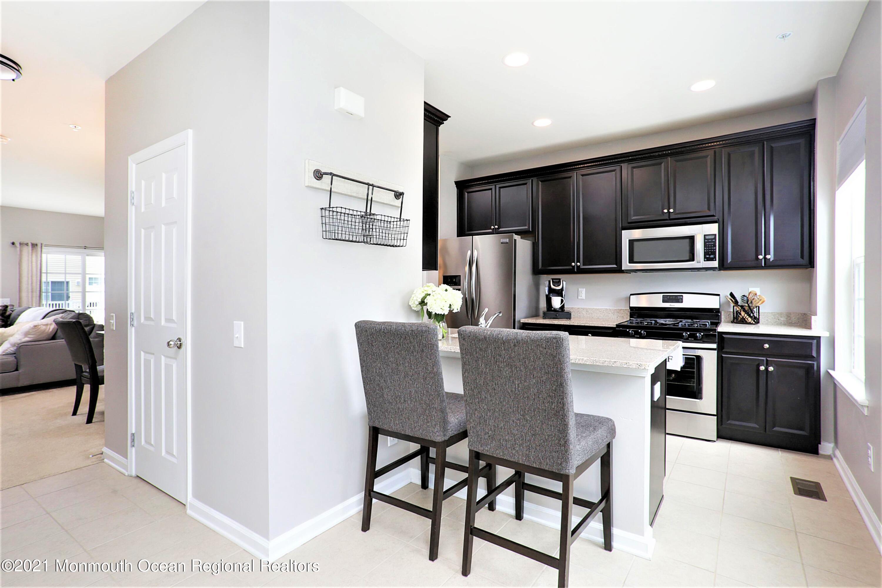 137 Beacon Lane, 605