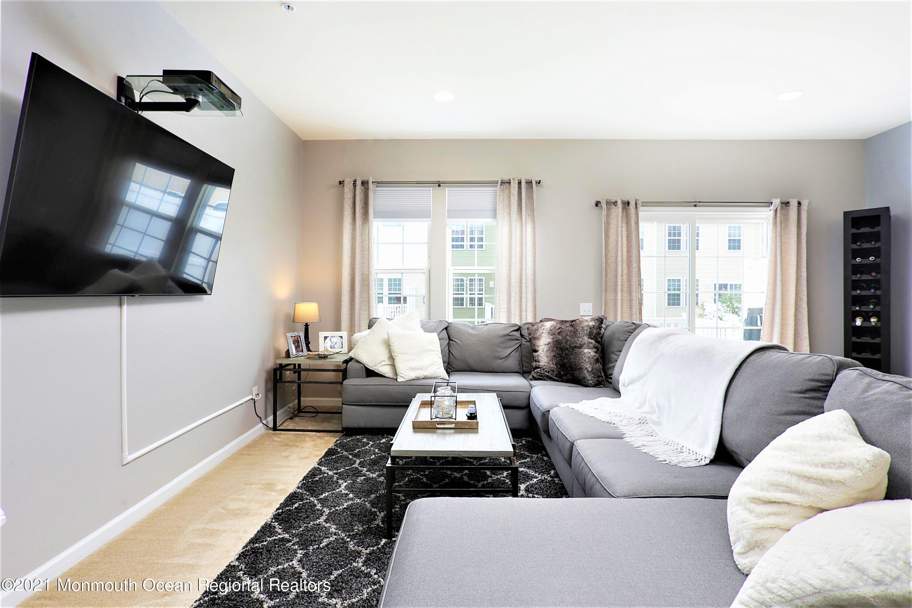 137 Beacon Lane, 605