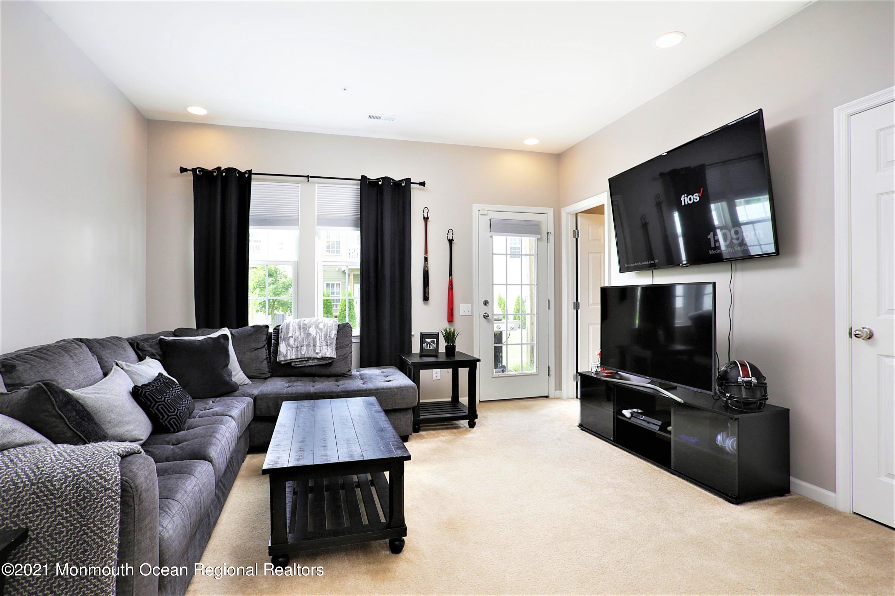 137 Beacon Lane, 605