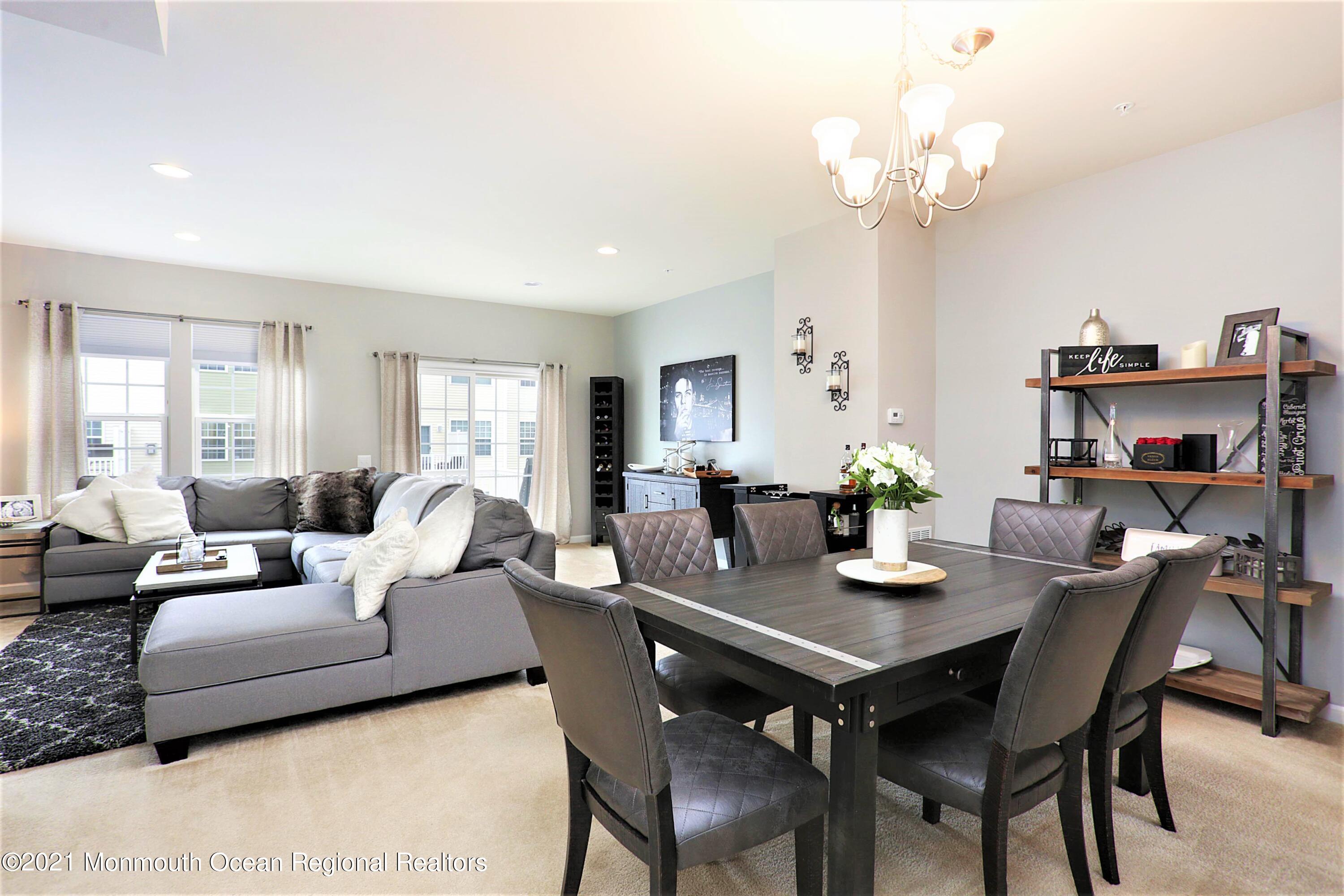 137 Beacon Lane, 605