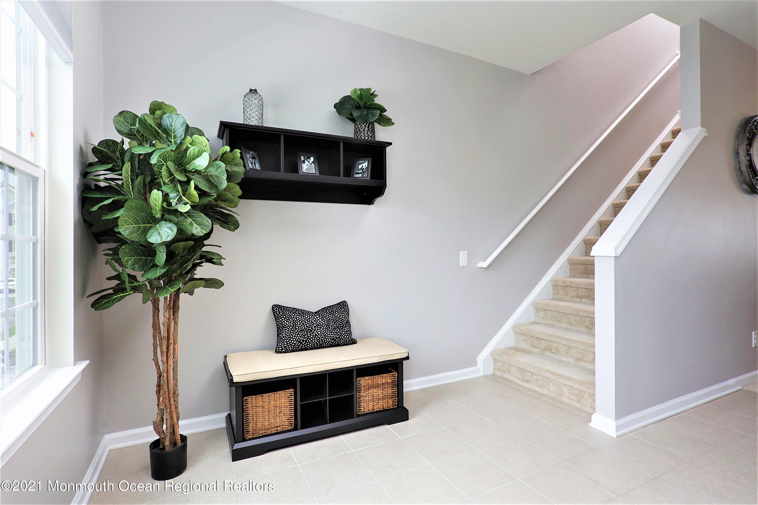137 Beacon Lane, 605