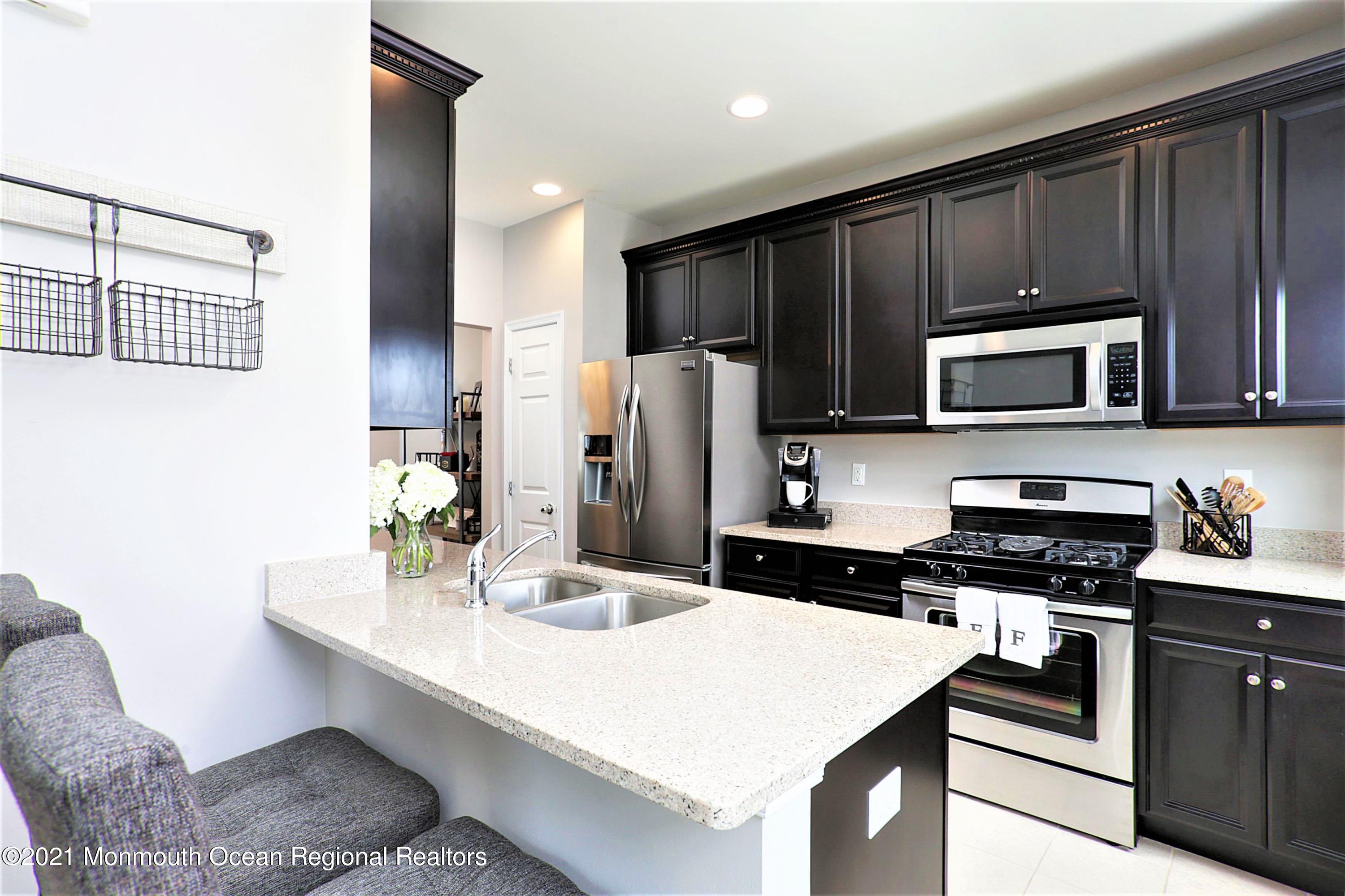 137 Beacon Lane, 605