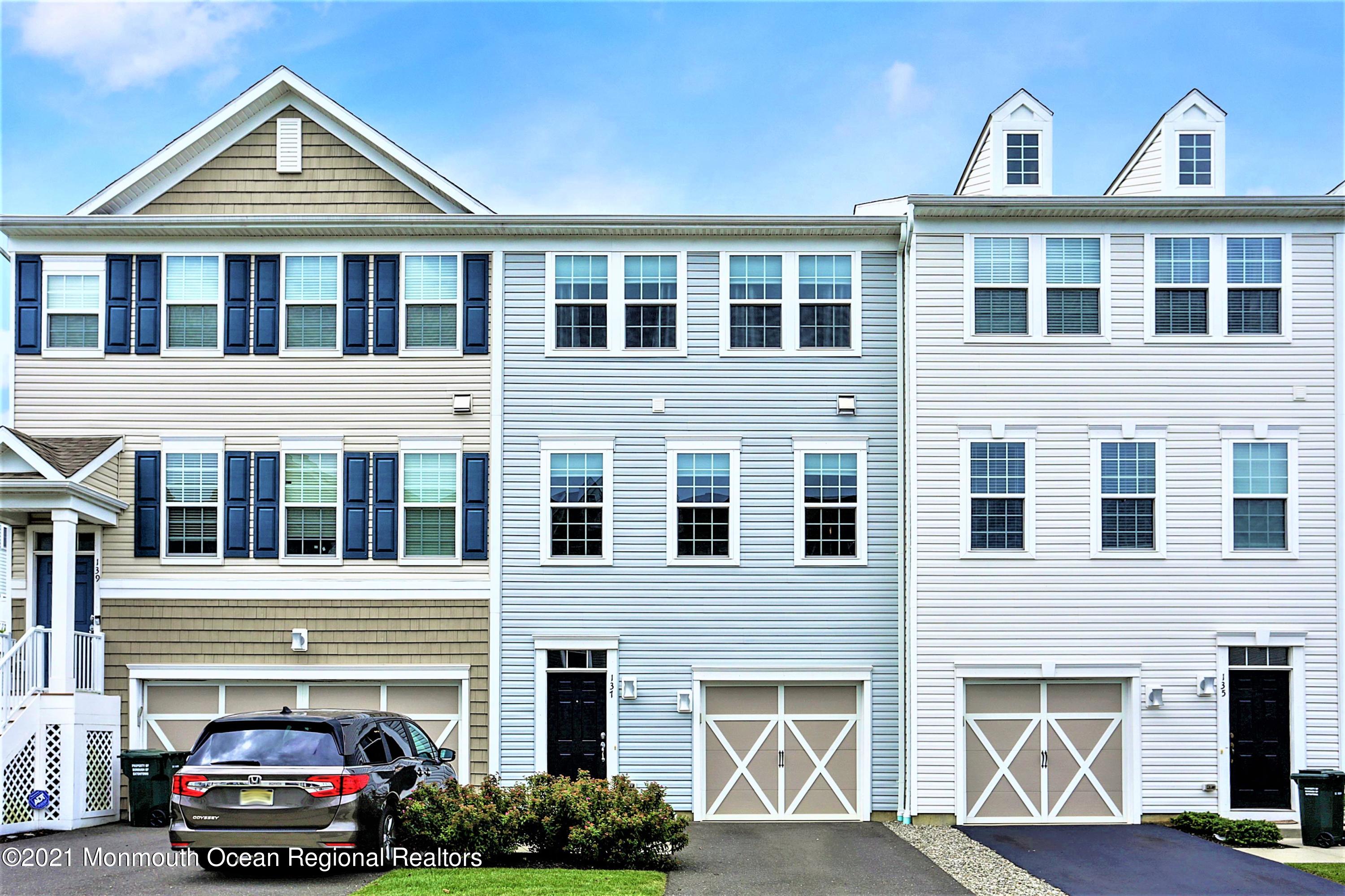 137 Beacon Lane, 605