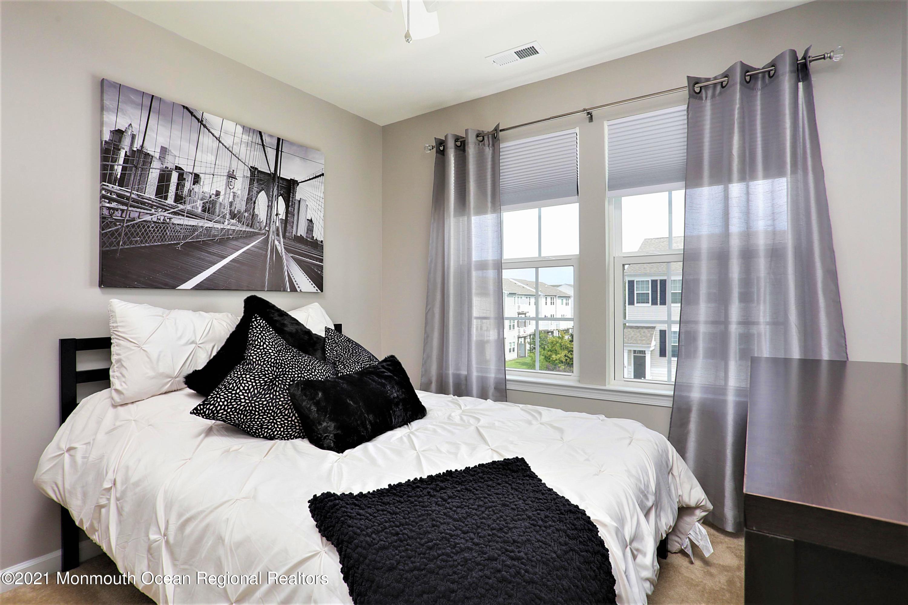137 Beacon Lane, 605