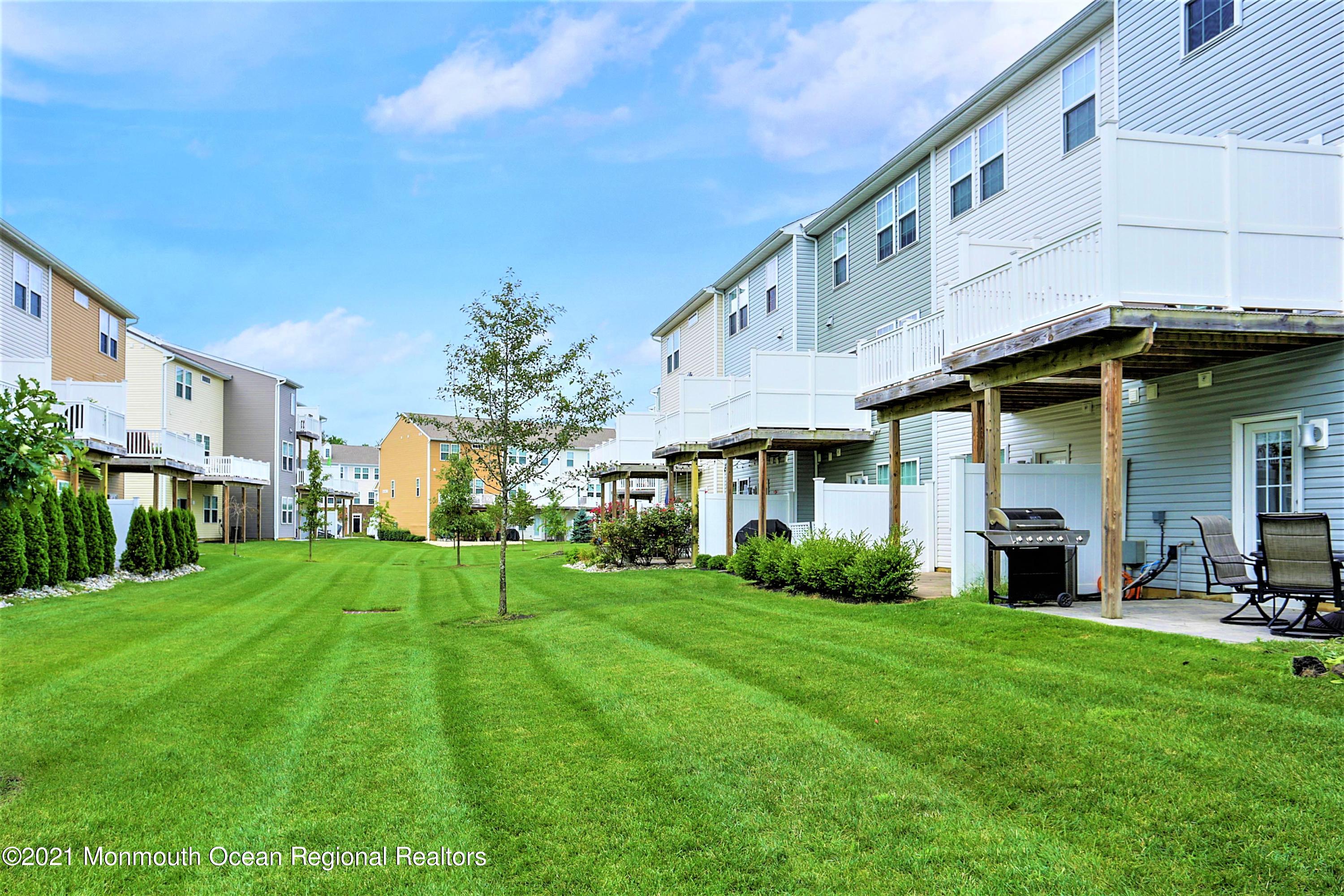 137 Beacon Lane, 605