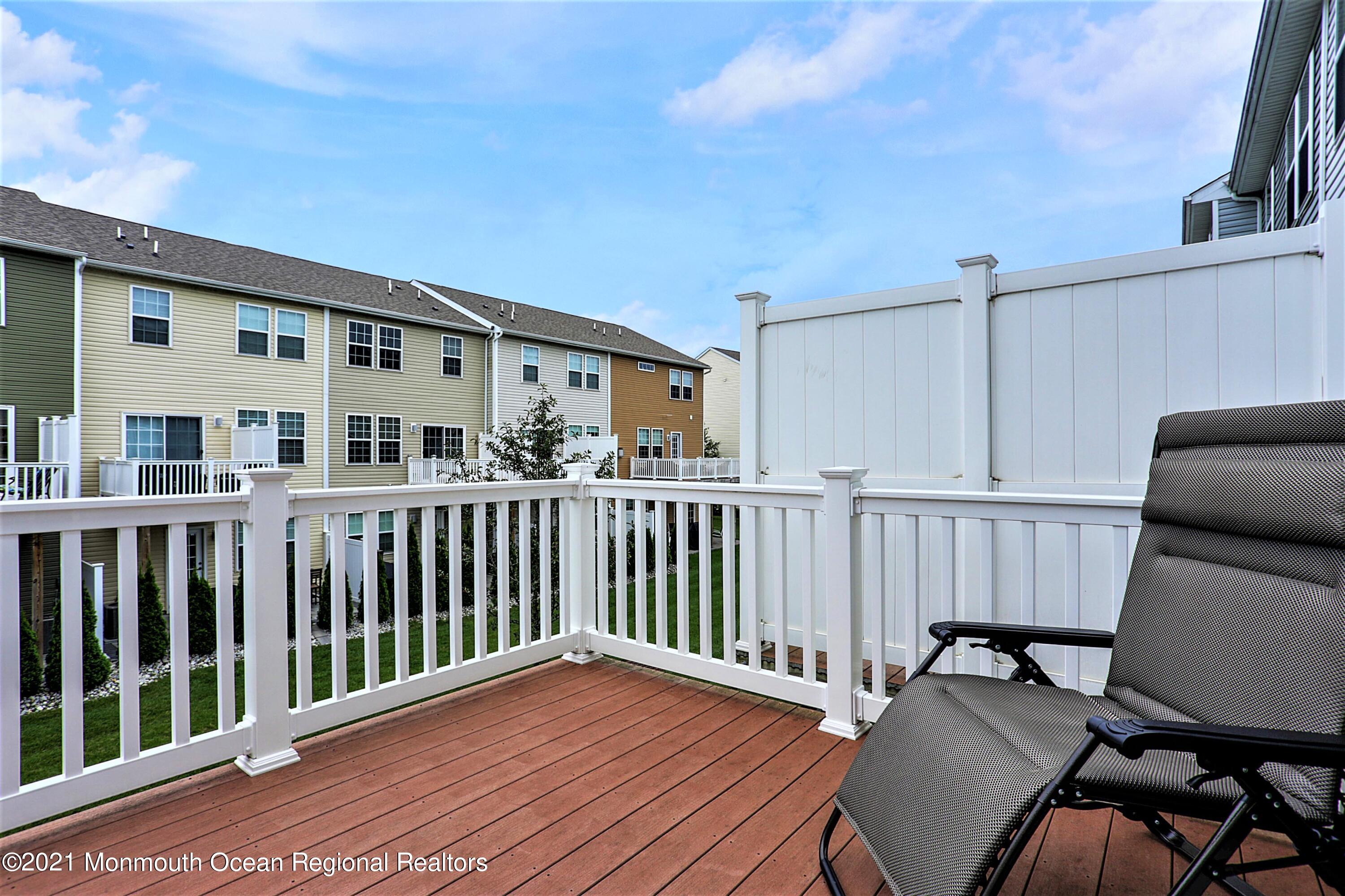 137 Beacon Lane, 605