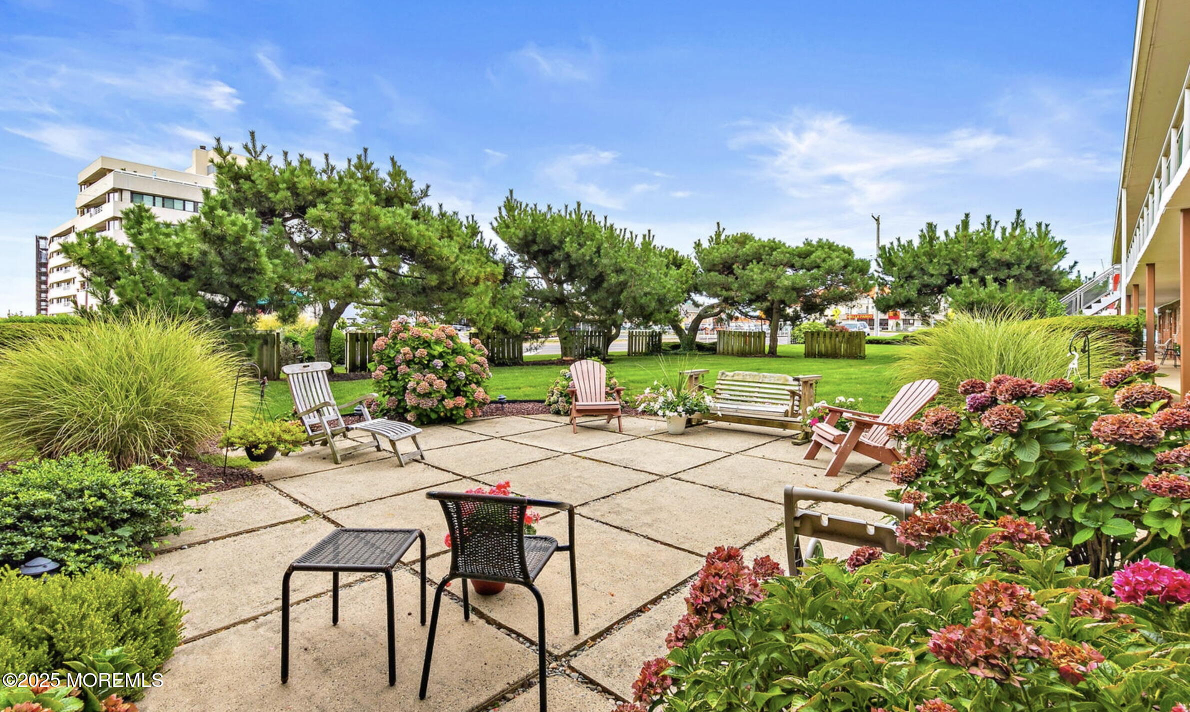 548 Ocean Boulevard, 12