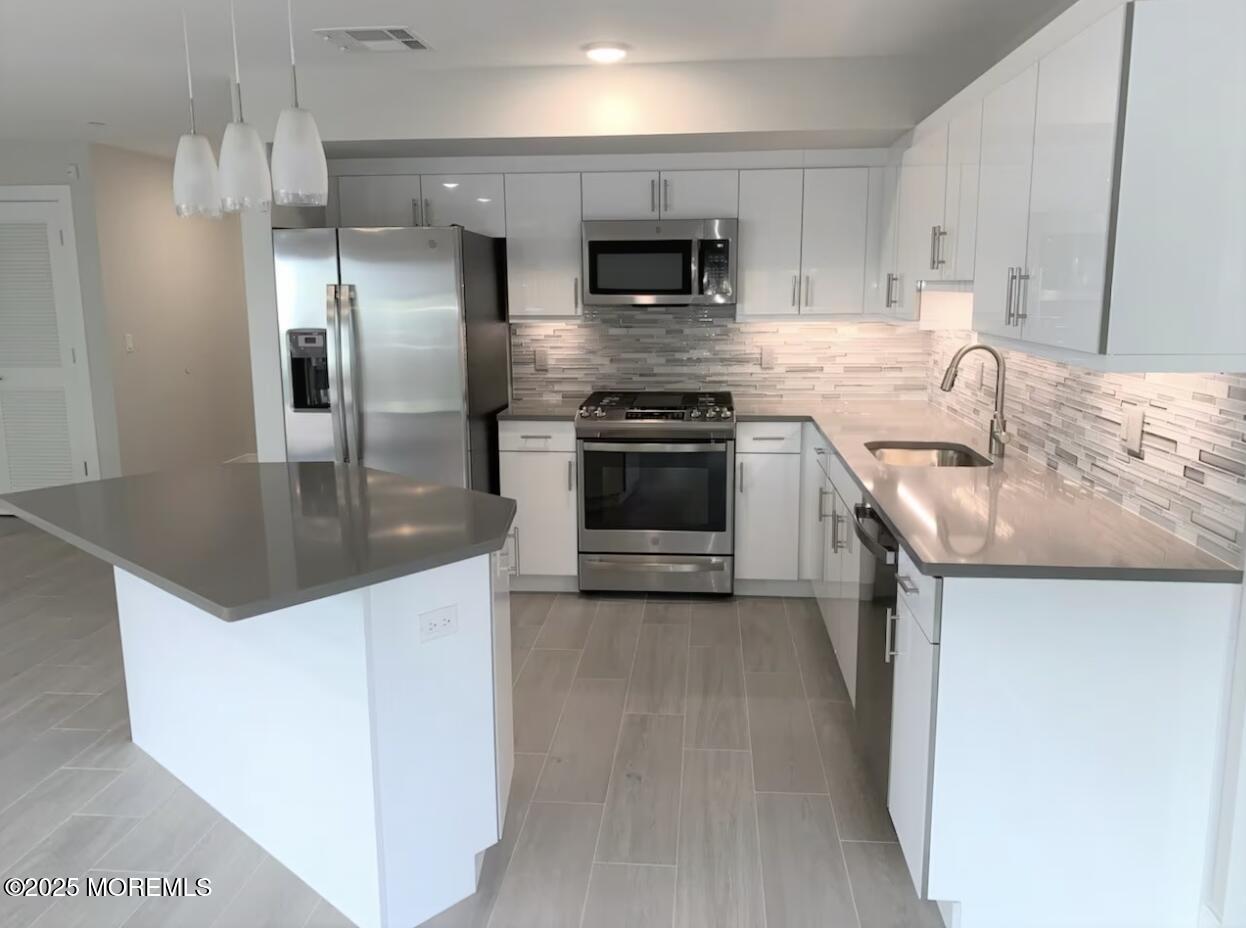 345 Ocean Boulevard, 301