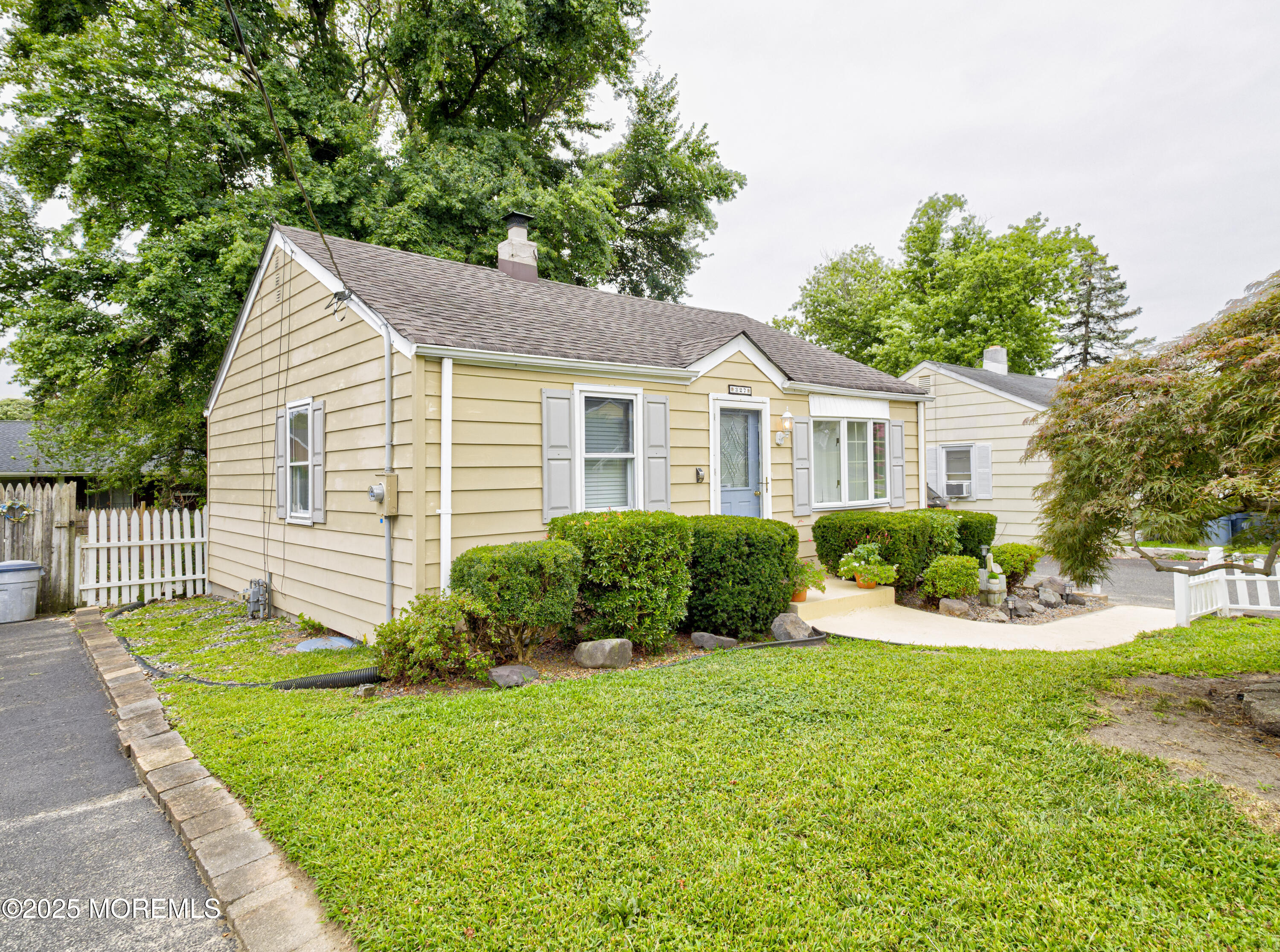 327 W Sylvania Avenue