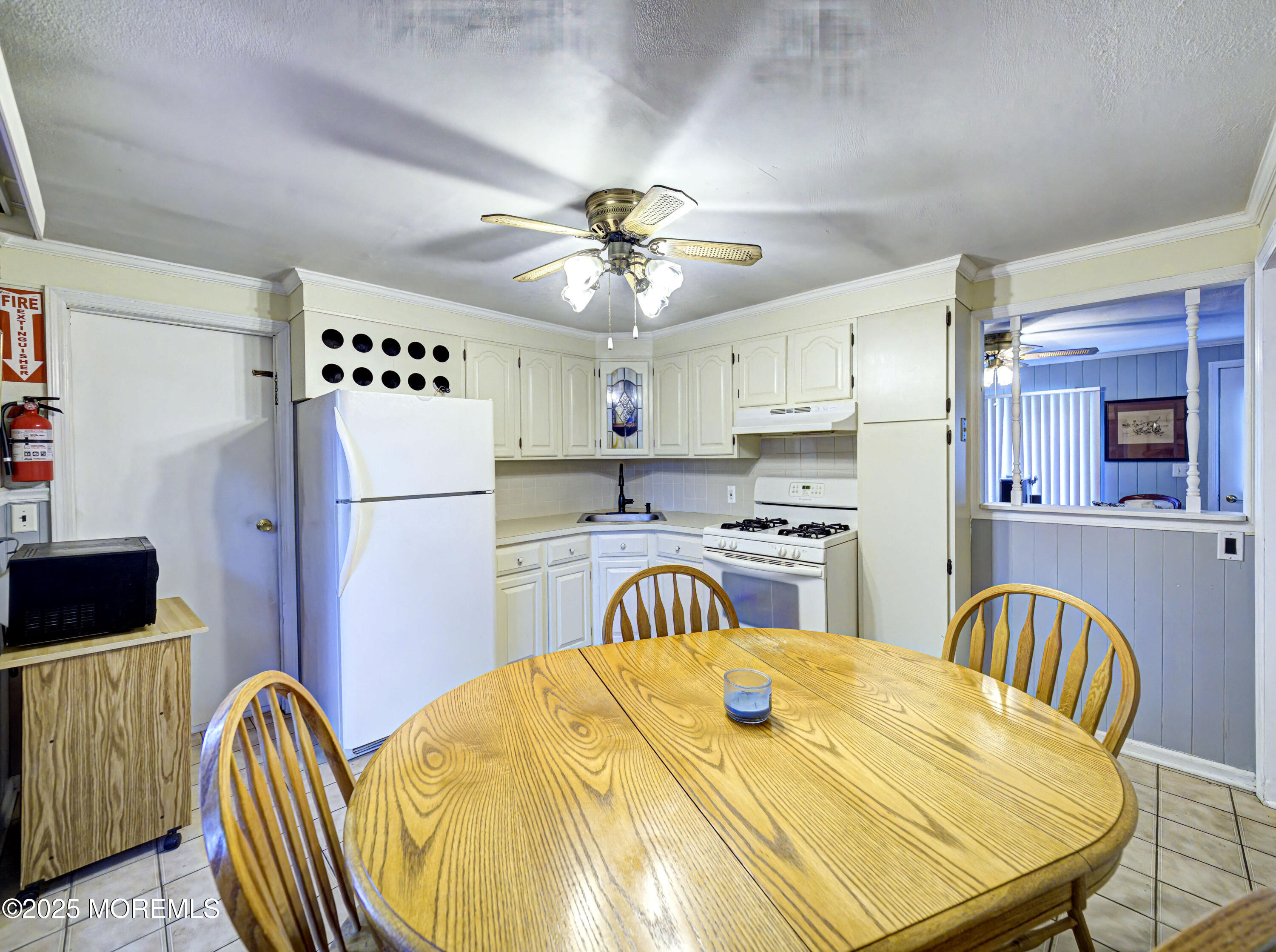 327 W Sylvania Avenue