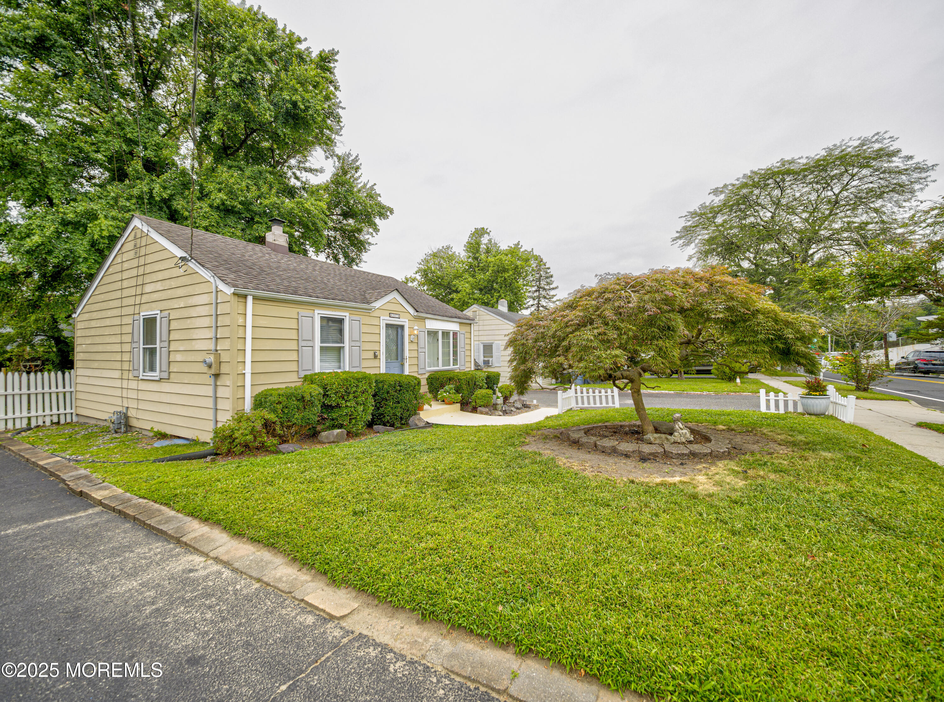 327 W Sylvania Avenue