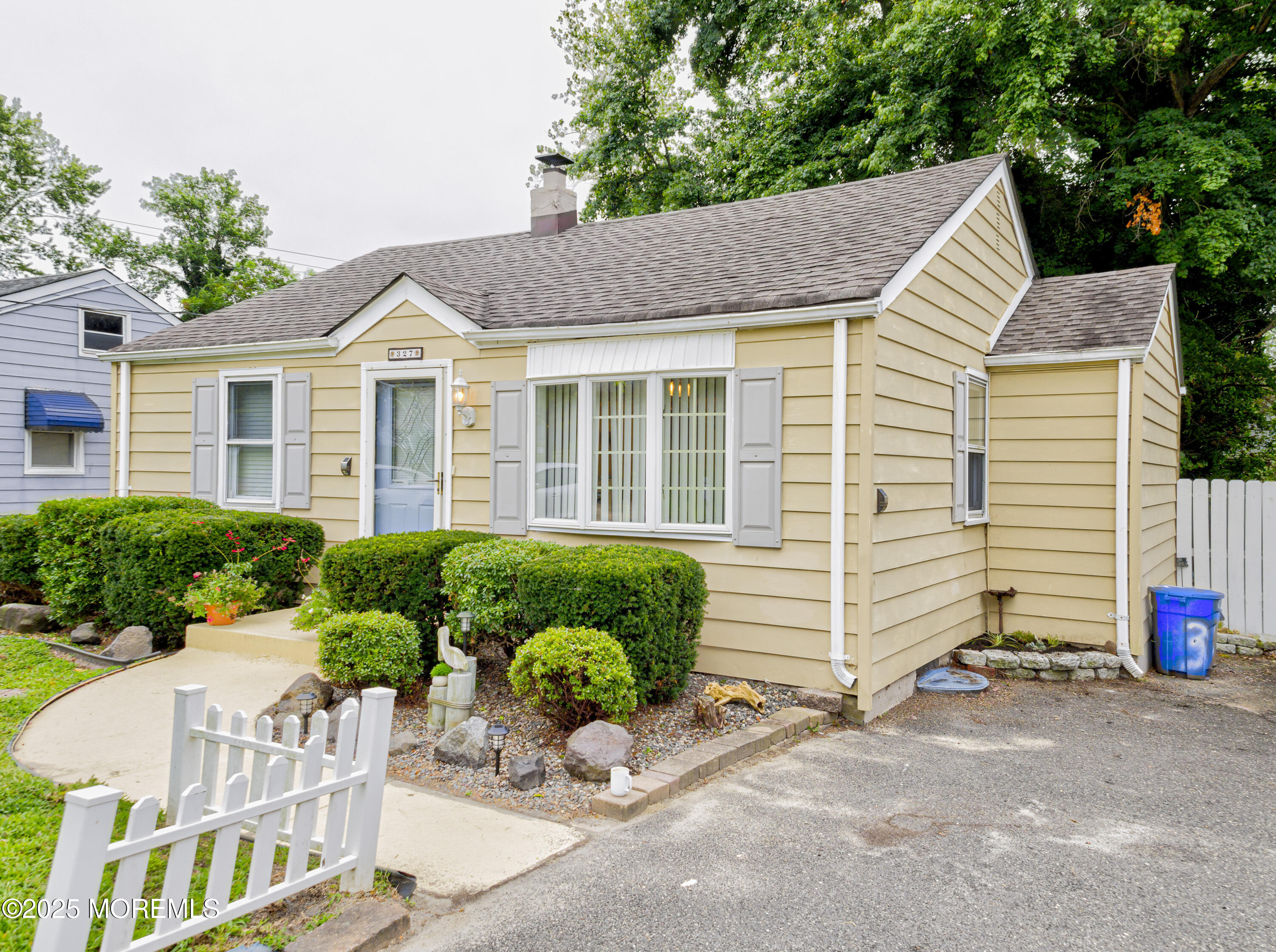 327 W Sylvania Avenue